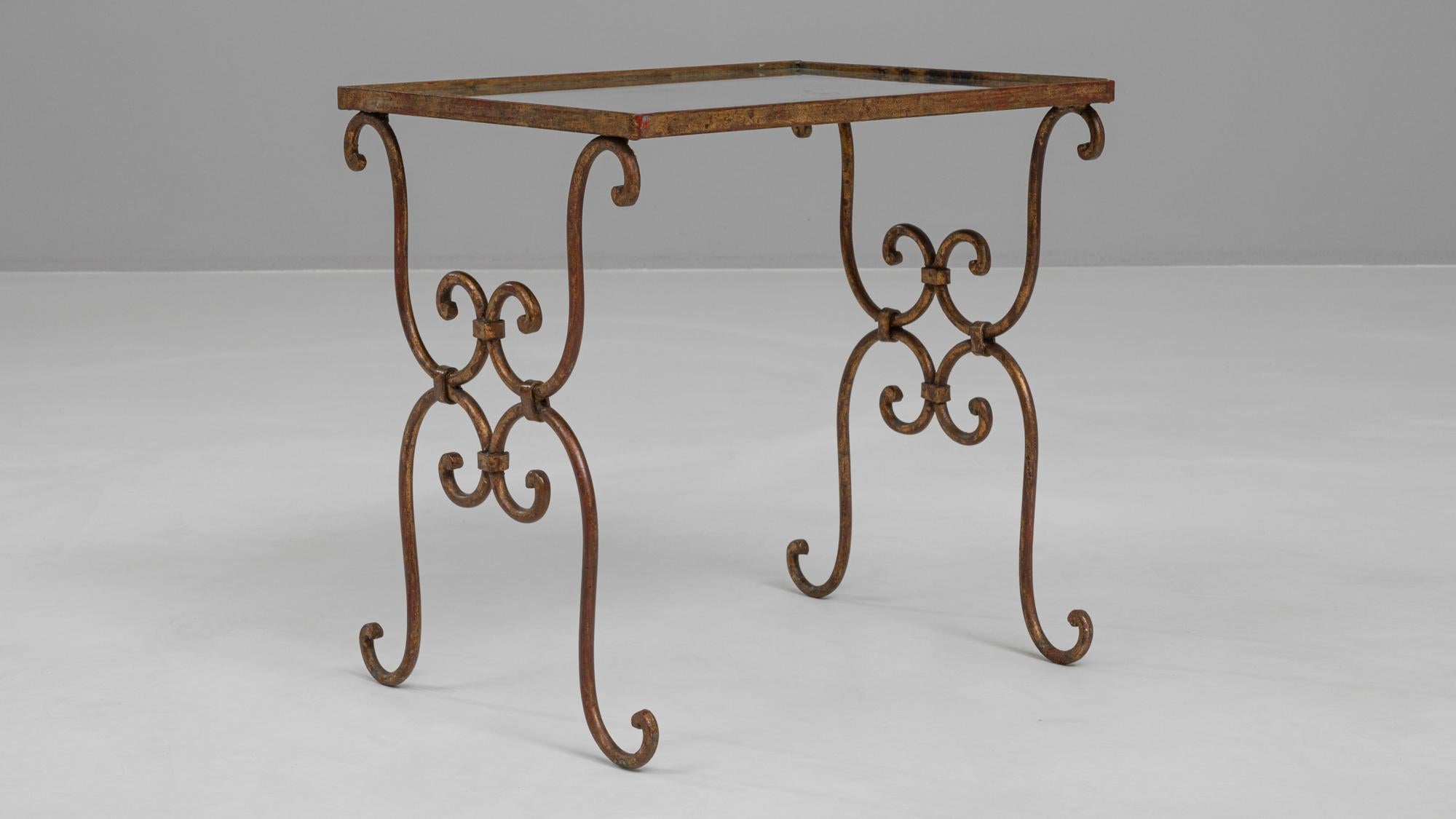 Table basse en laiton du 20e siècle avec plateau en verre en vente 2