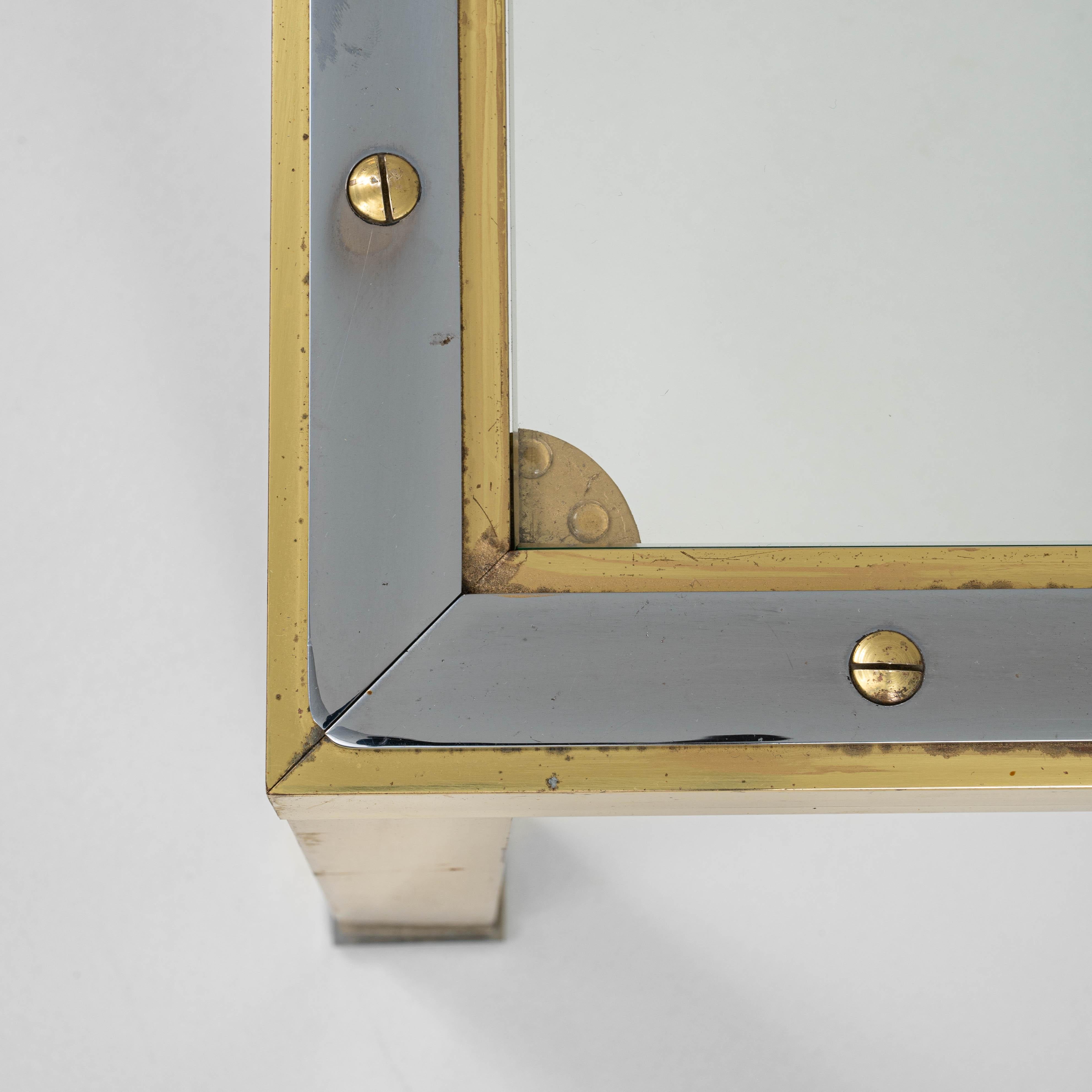 Table basse en laiton du 20e siècle avec plateau en verre en vente 3