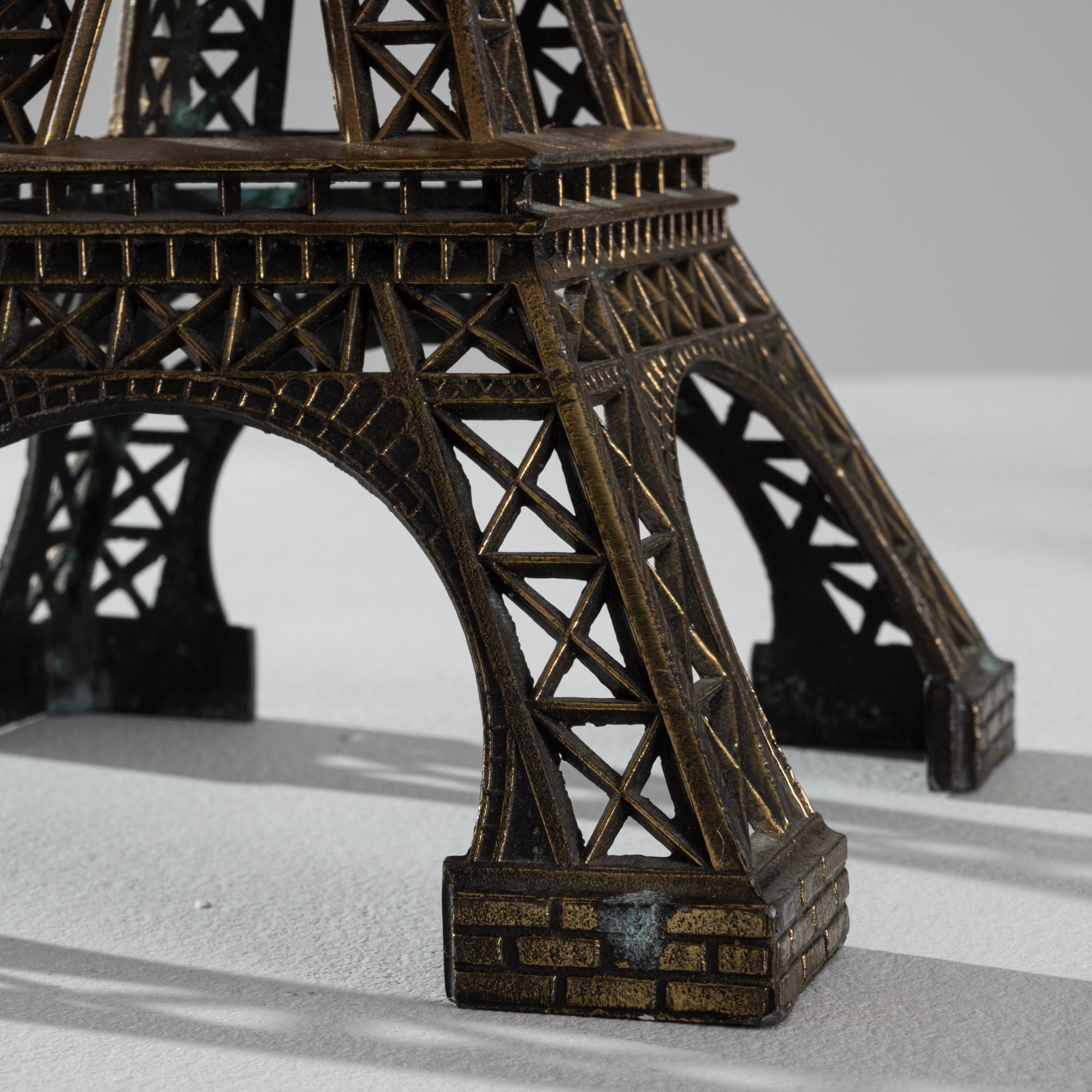 Französische Eiffelturm-Dekorationen aus Messing des 20. Jahrhunderts, Paar im Angebot 5