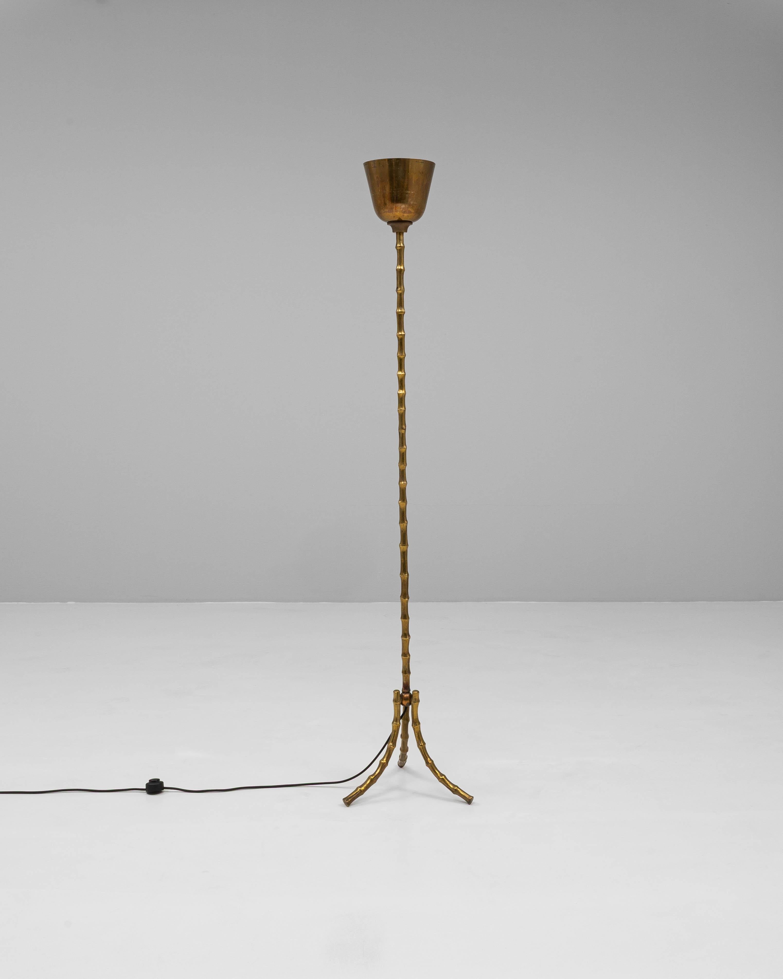 Französische Messing-Stehlampe des 20. (20. Jahrhundert) im Angebot