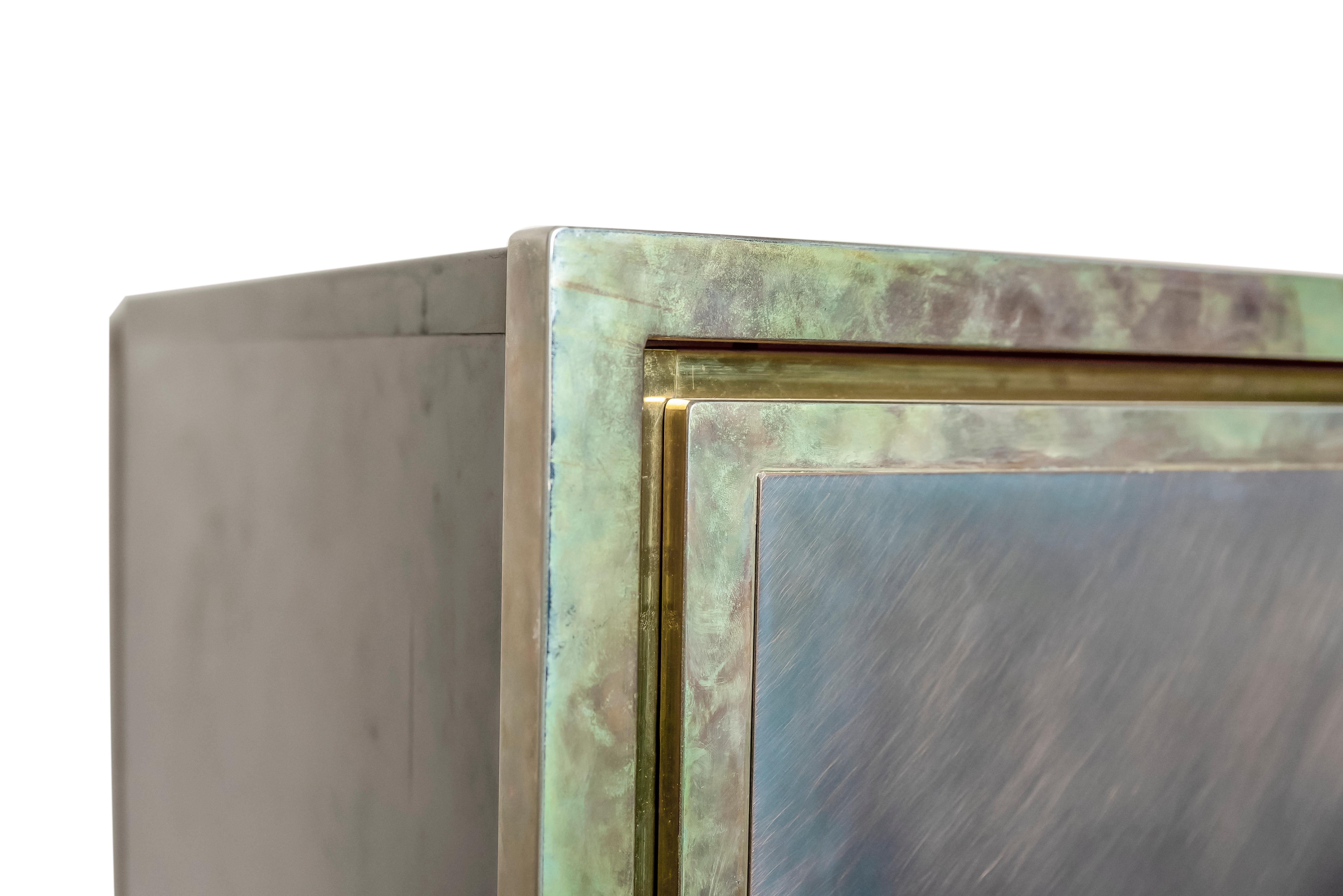 20th century french Maison Jansen brass and patinated brass bar or cabinet. Brushed rosemetal effect on the door and side pannels.