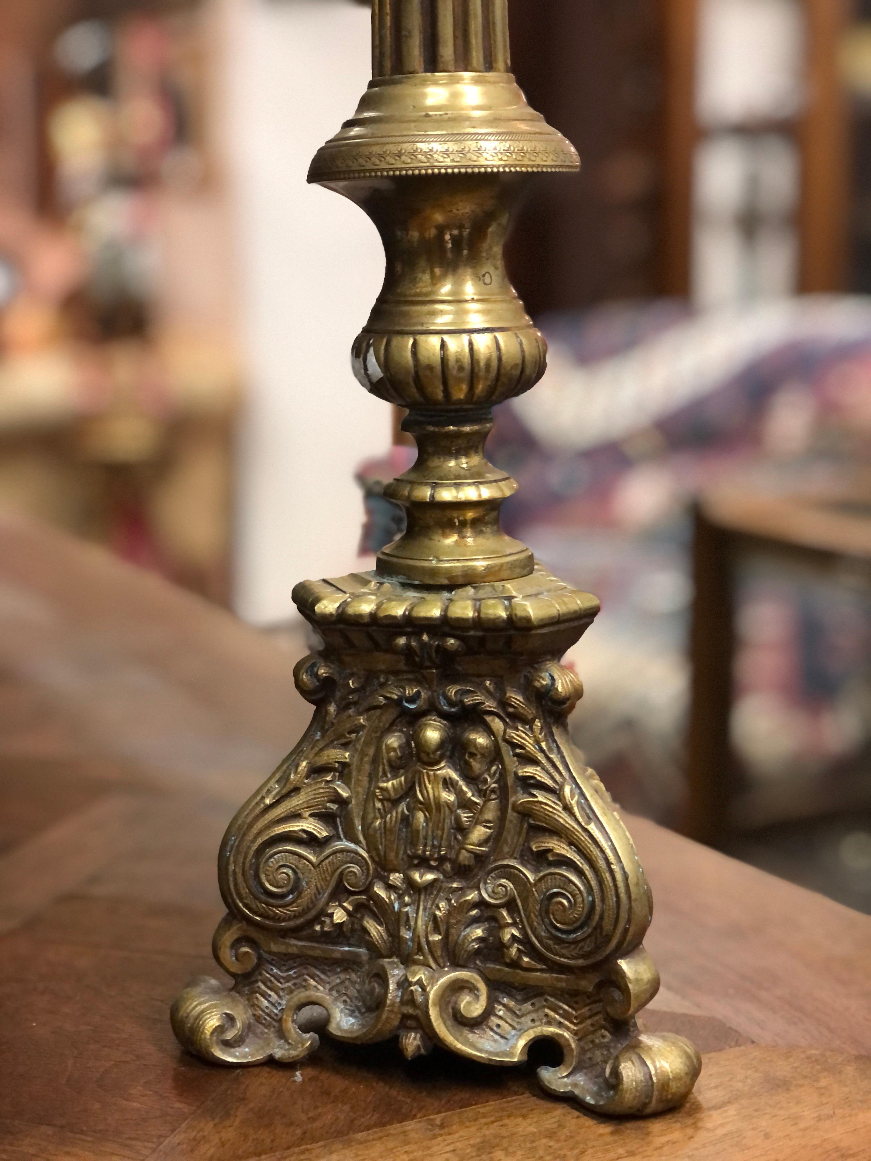20th Century French Brass Table Lamp with Decorated Base In Good Condition For Sale In Sofia, BG