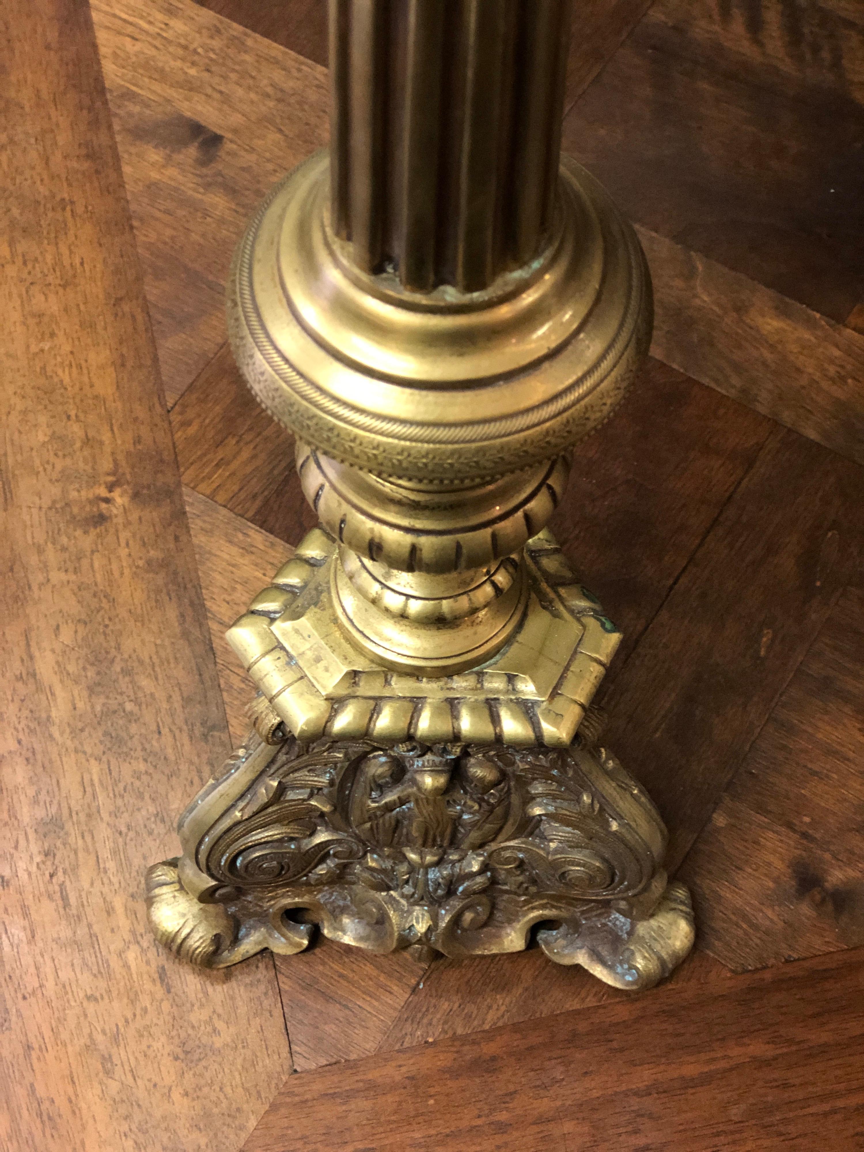 20th Century French Brass Table Lamp with Decorated Base For Sale 1