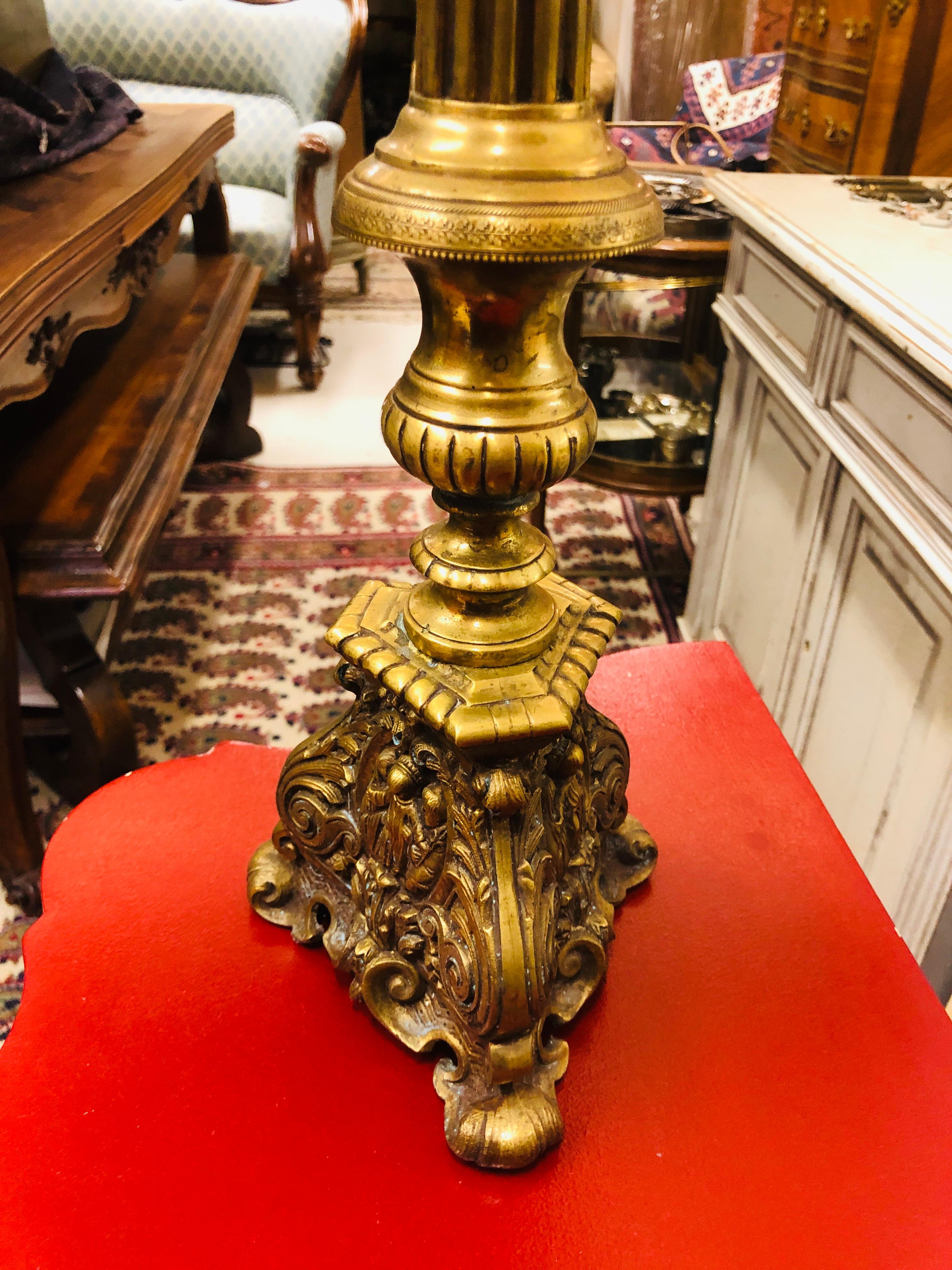 20th Century French Brass Table Lamp with Decorated Base For Sale 3