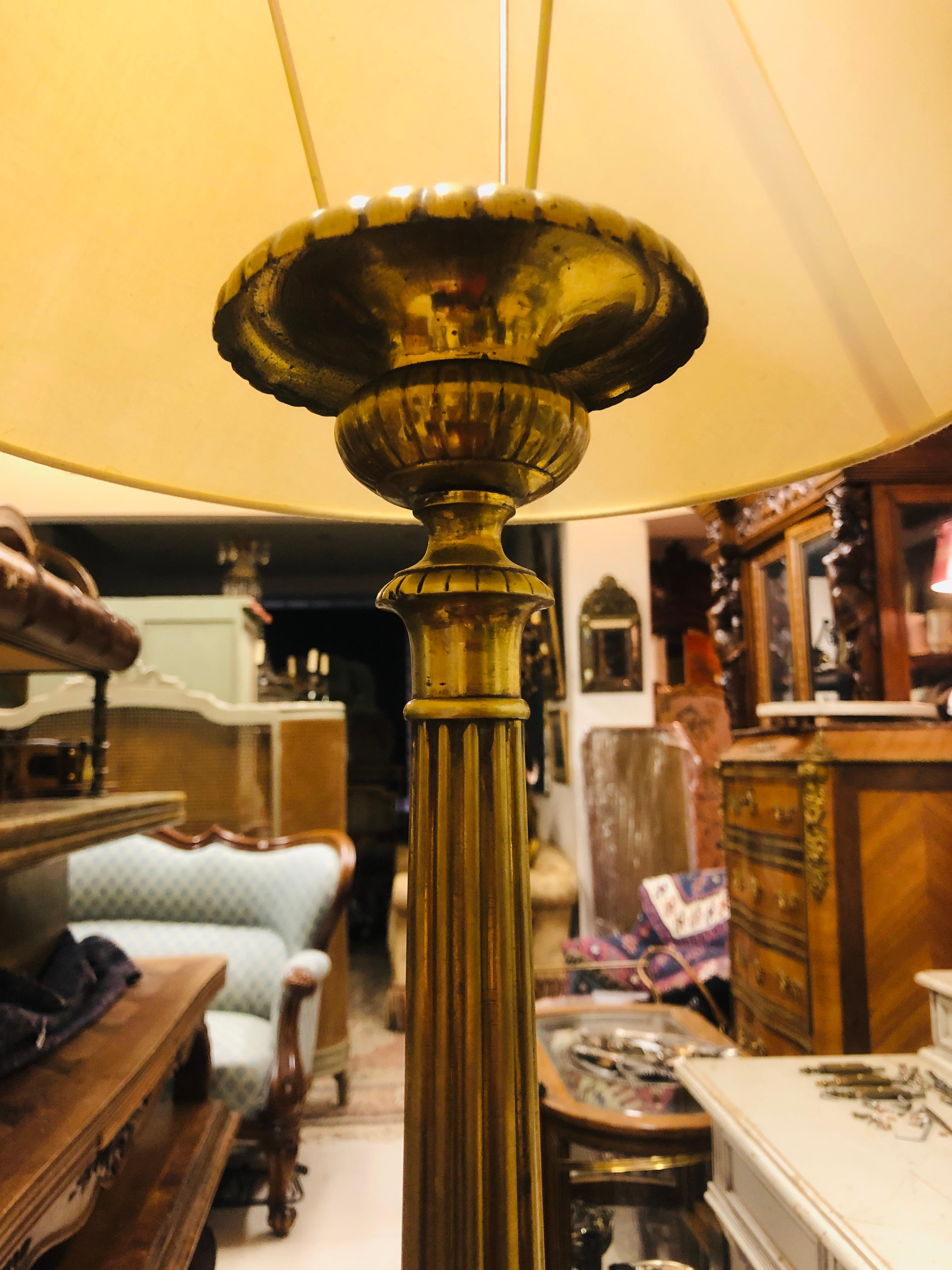 20th Century French Brass Table Lamp with Decorated Base For Sale 4