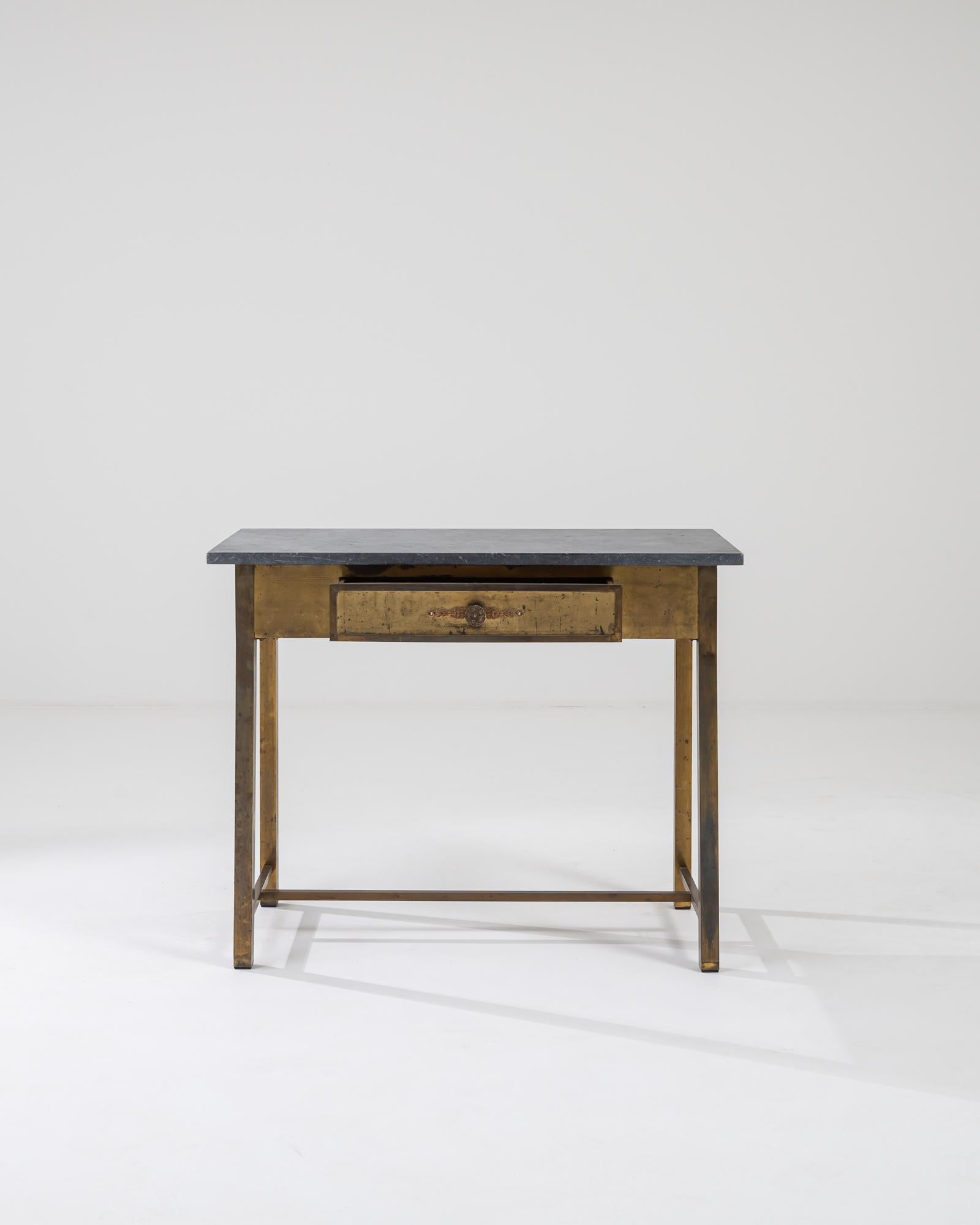 Table en laiton du 20e siècle avec plateau en marbre en vente 4