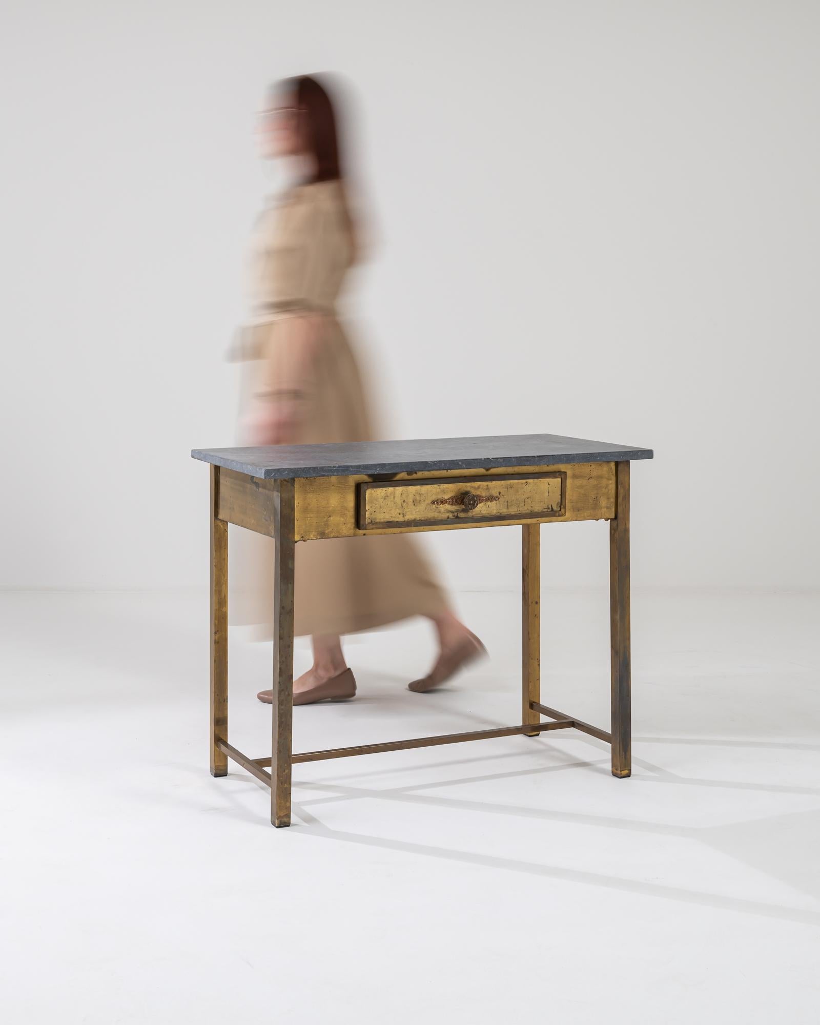 20ième siècle Table en laiton du 20e siècle avec plateau en marbre en vente