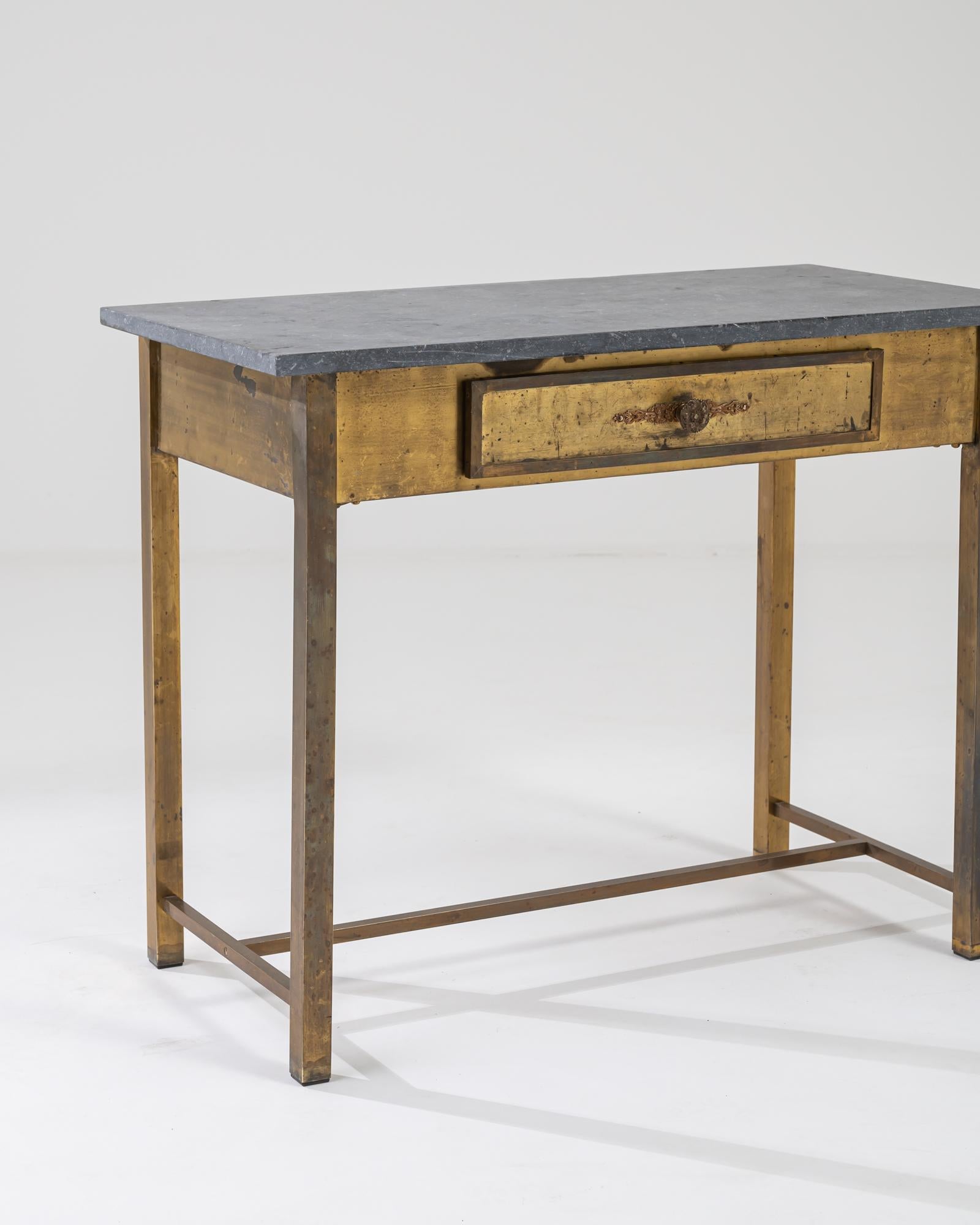 Laiton Table en laiton du 20e siècle avec plateau en marbre en vente