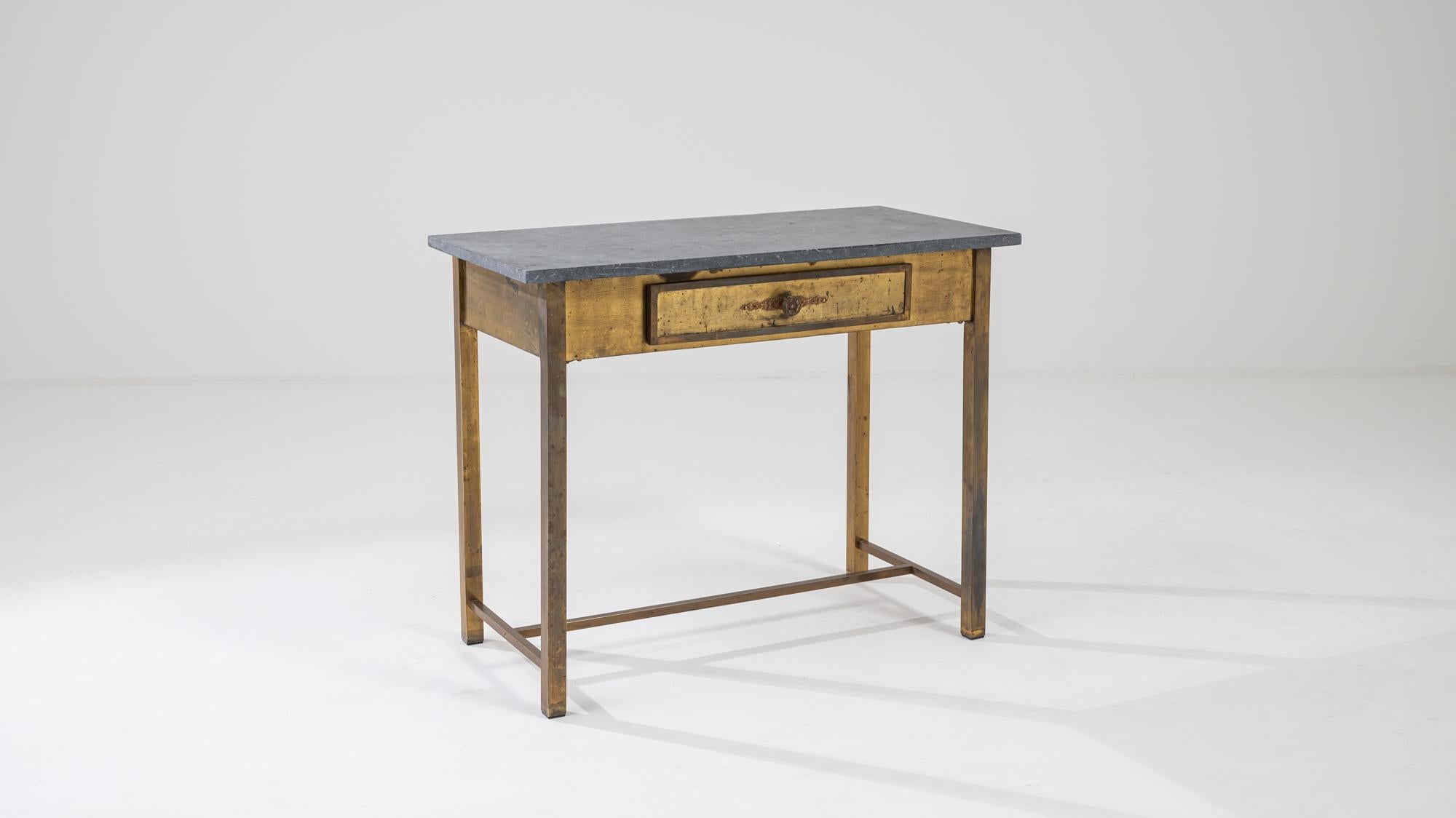 Table en laiton du 20e siècle avec plateau en marbre en vente 1