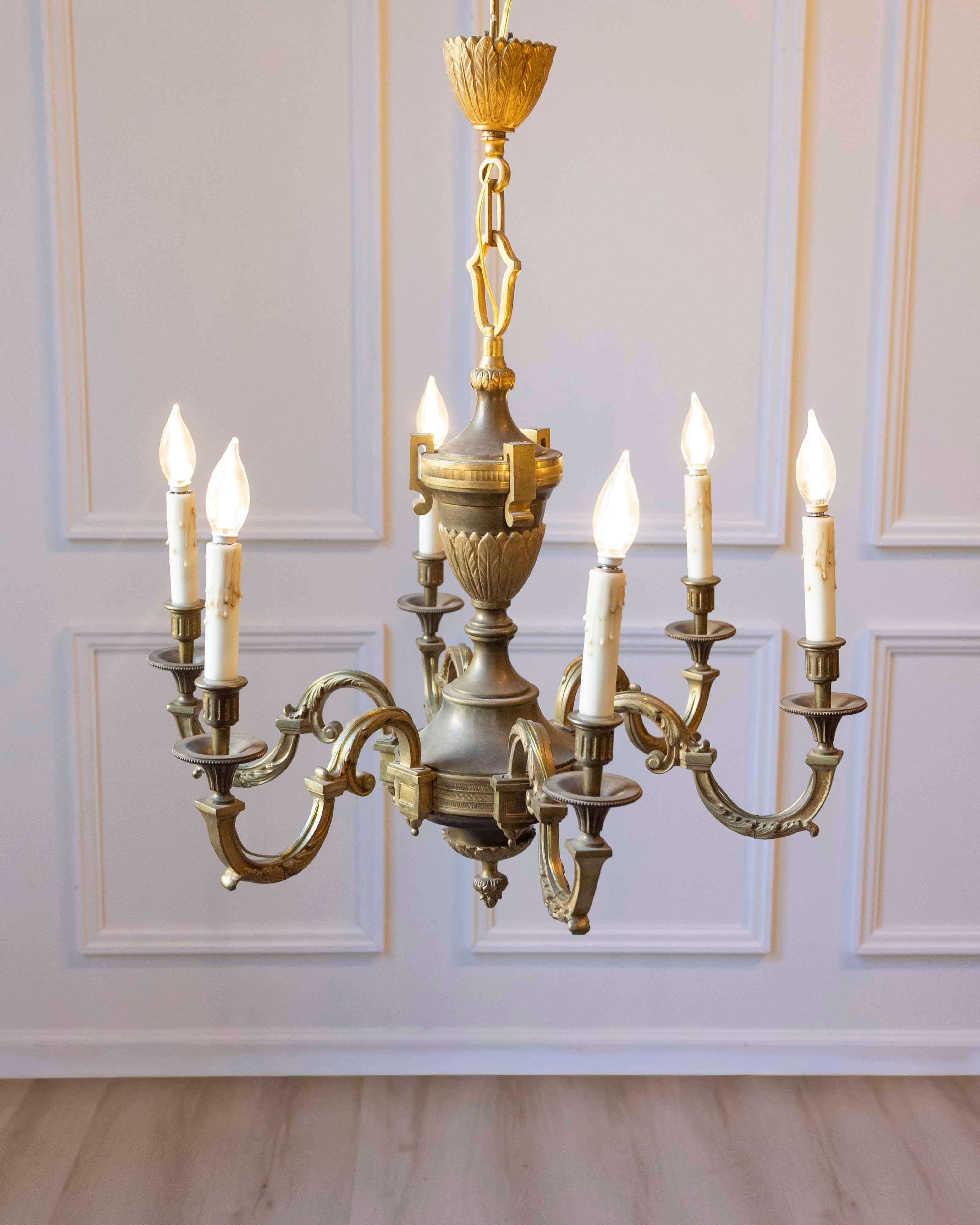 Francese 20th-Century French Bronze Chandelier with Classical Motifs in vendita