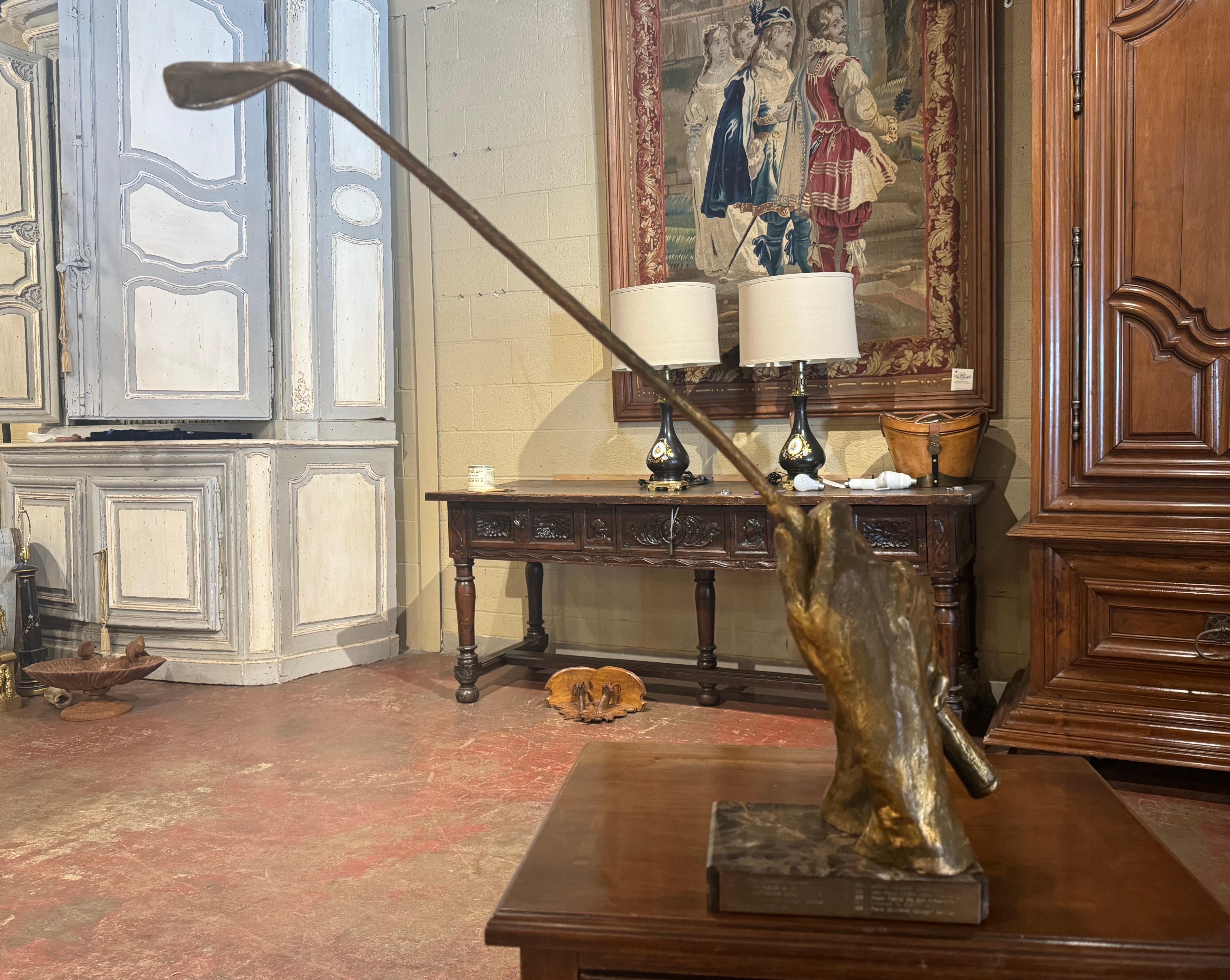 Marmo Scultura di golf francese del XX secolo in bronzo su base di marmo firmata M. I. Bourbon in vendita