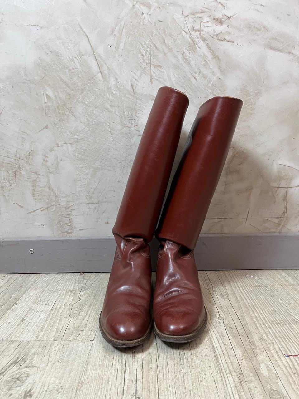Français 20th century French Brown Leather Pair of Hermes Style Riding Boots en vente