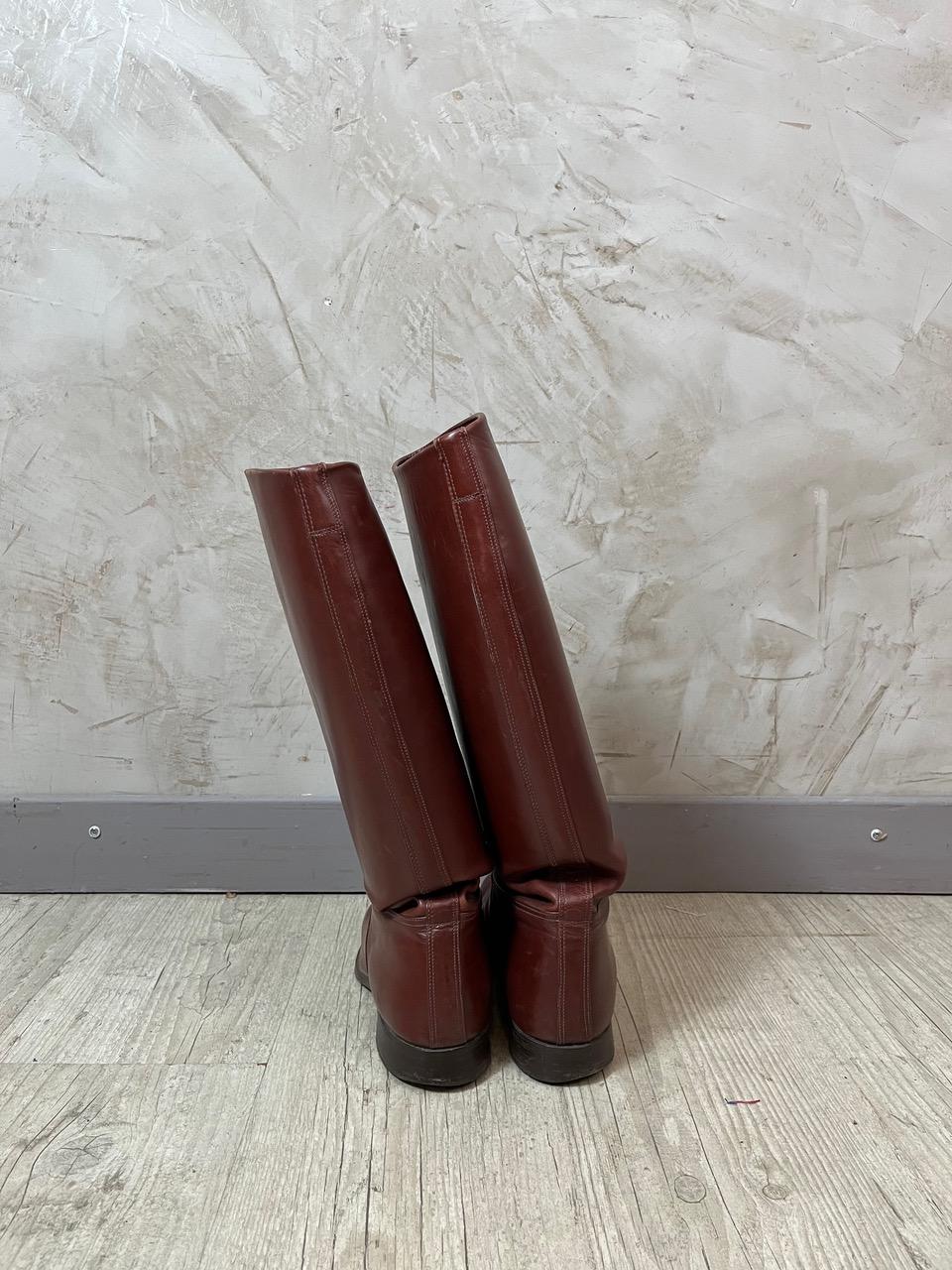 20th century French Brown Leather Pair of Hermes Style Riding Boots Bon état - En vente à LEGNY, FR