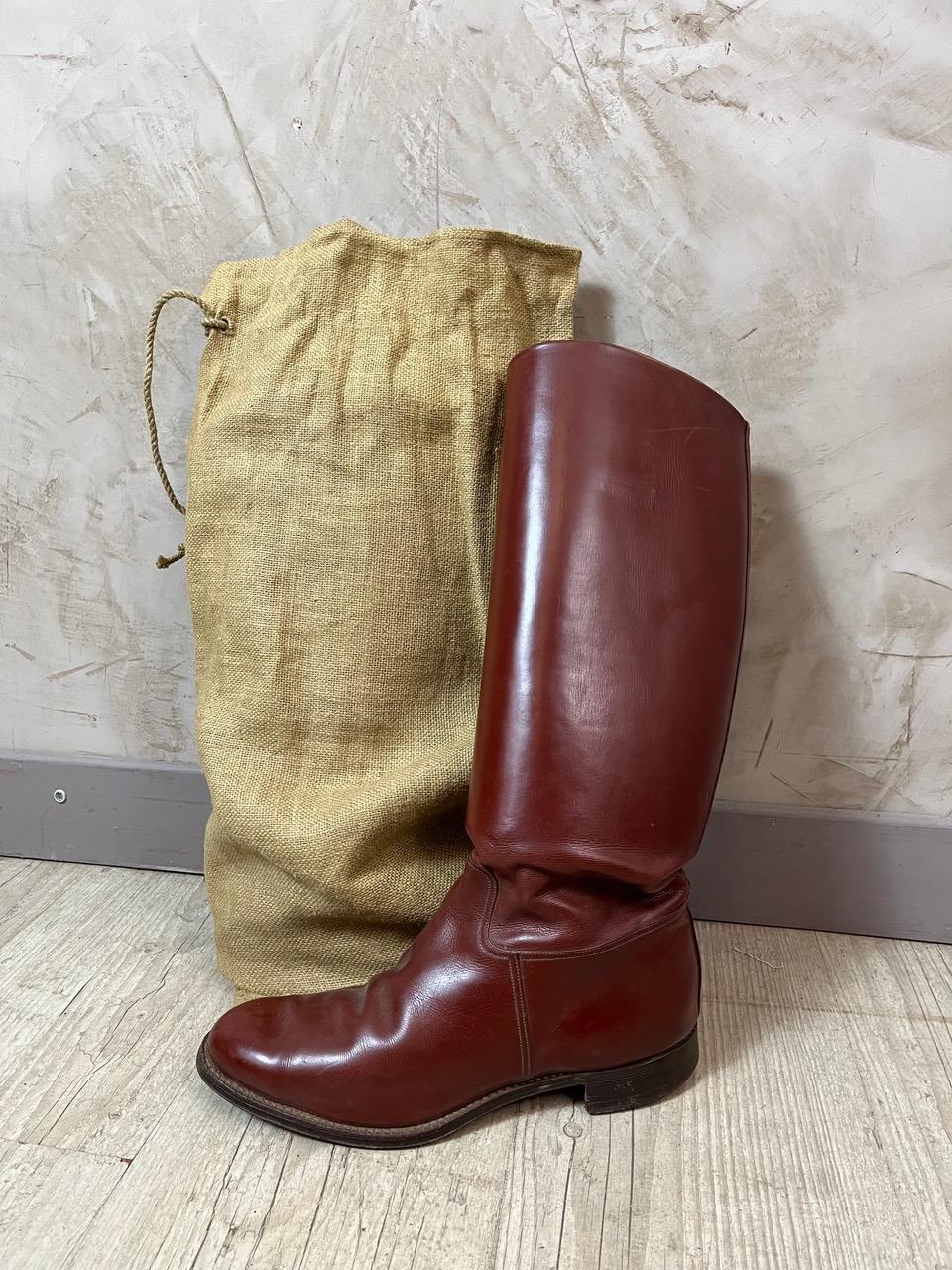 Cuir 20th century French Brown Leather Pair of Hermes Style Riding Boots en vente