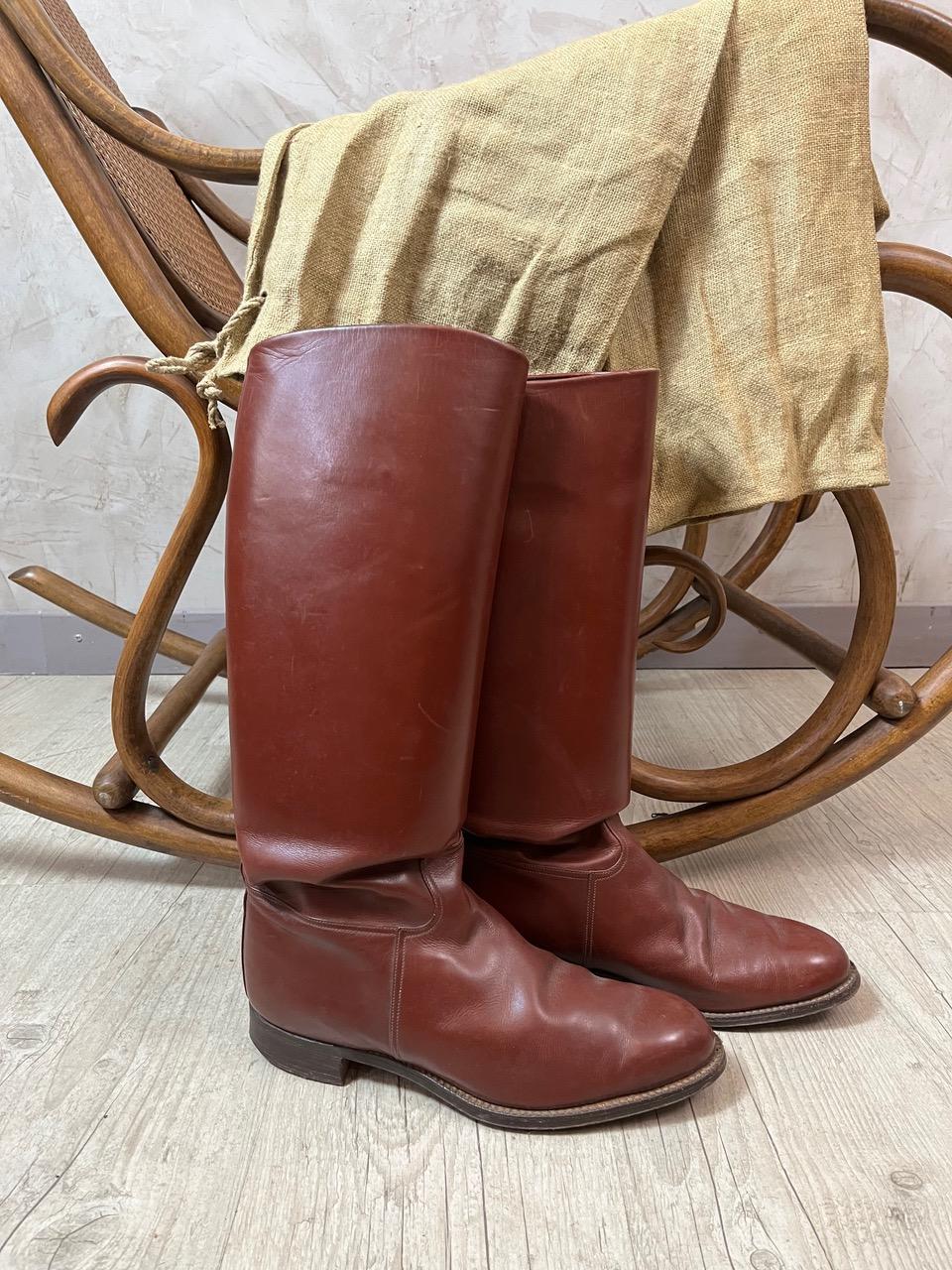 20th century French Brown Leather Pair of Hermes Style Riding Boots en vente 2