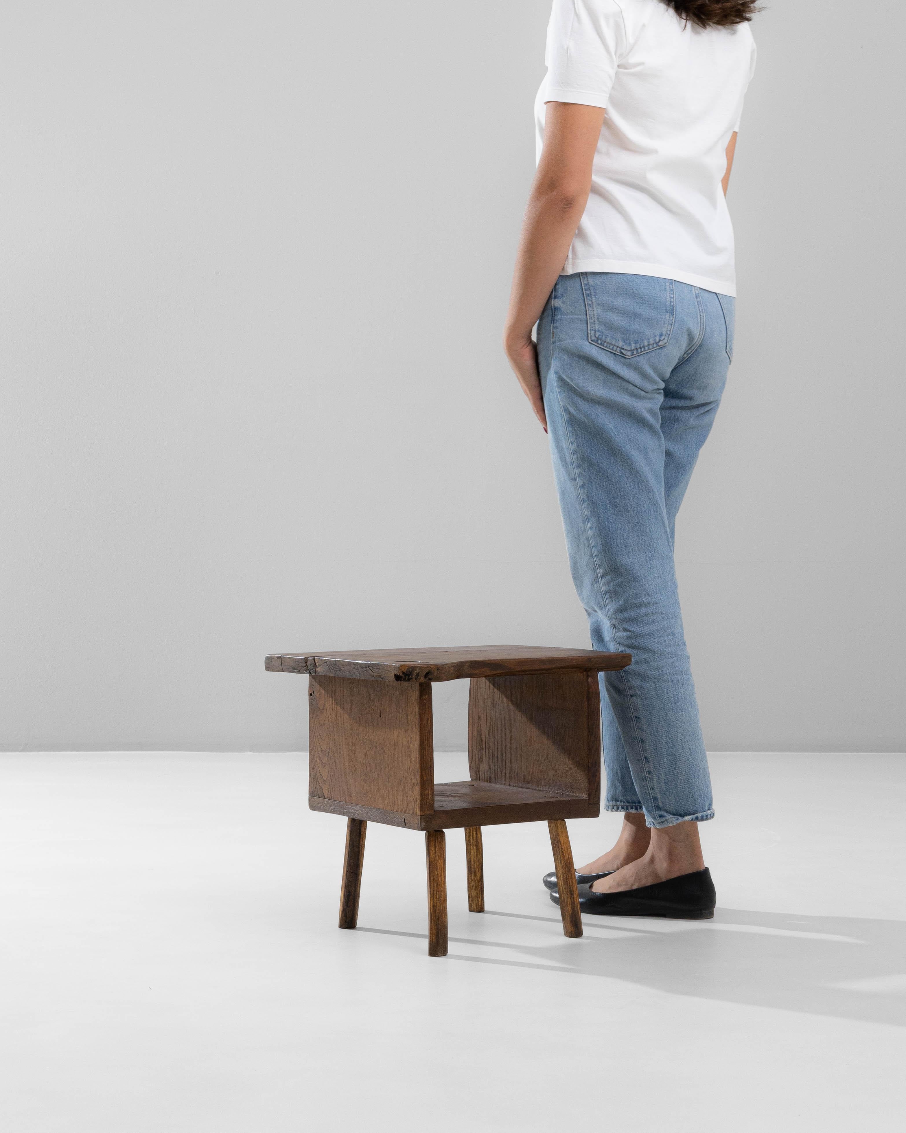 20th Century French Brutalist Wooden Side Table (20. Jahrhundert) im Angebot