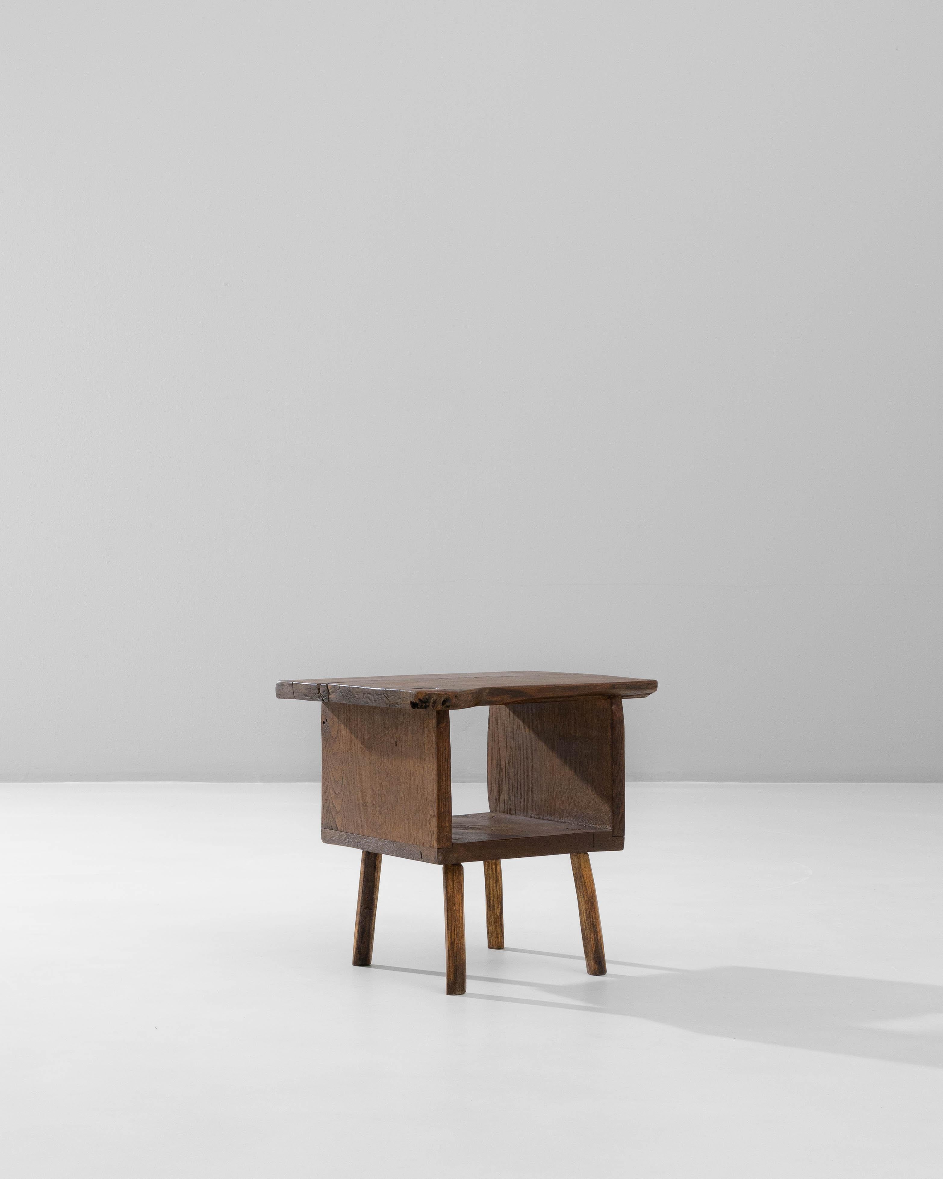 20th Century French Brutalist Wooden Side Table (Holz) im Angebot