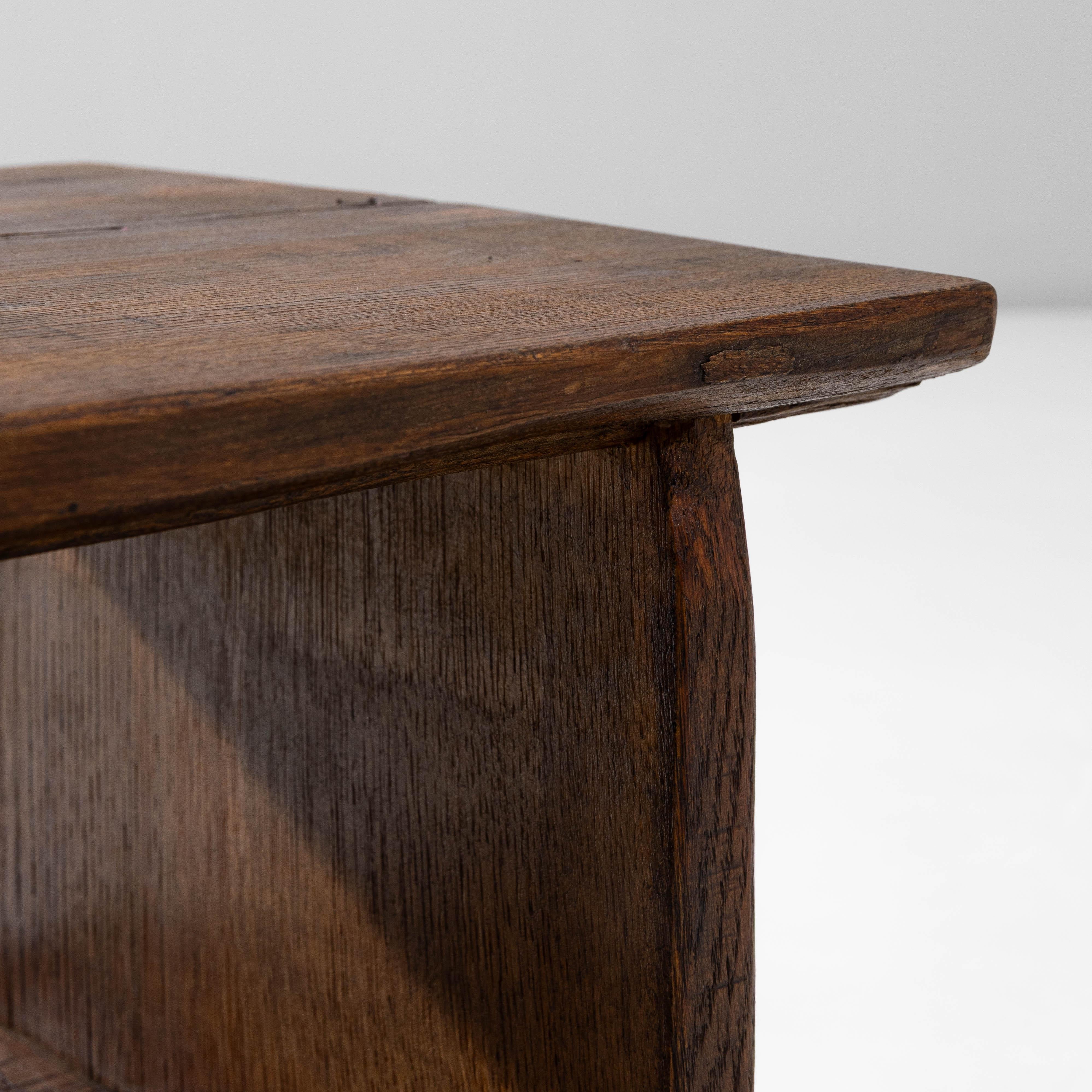 20th Century French Brutalist Wooden Side Table im Angebot 1