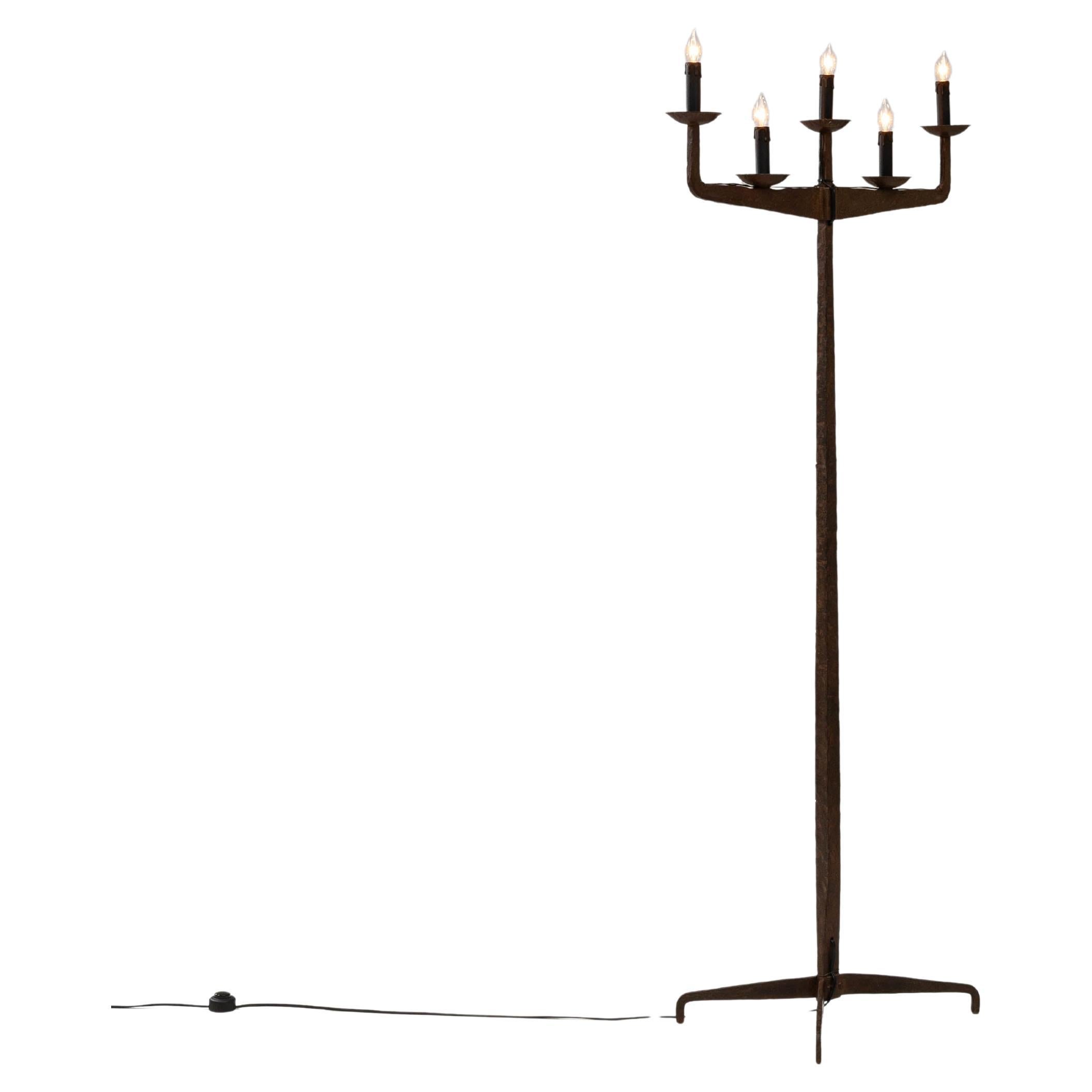 Lampada a candelabro in ferro battuto brutalista francese del XX secolo