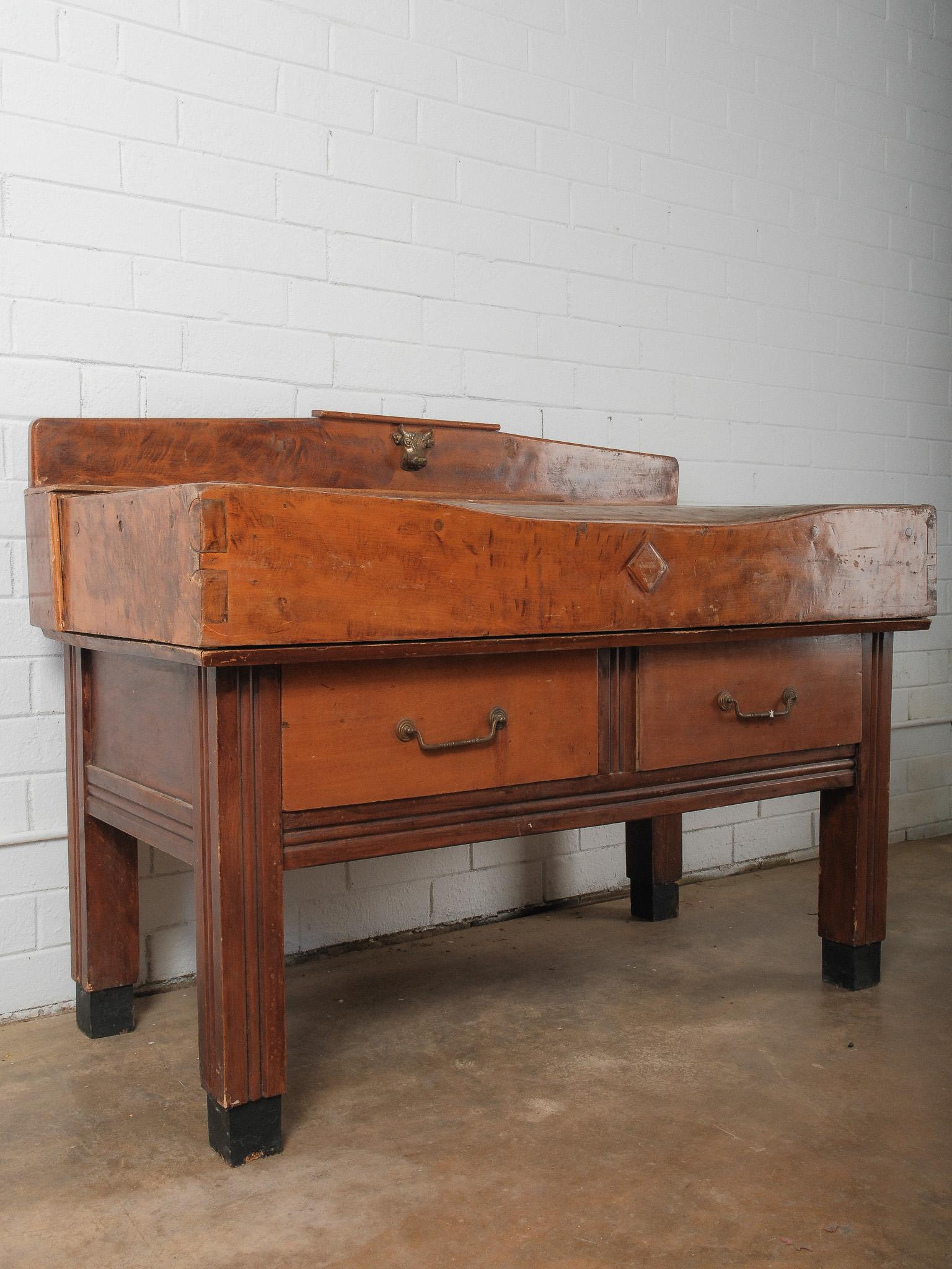 20th Century French Butcher’s Block Table With Bull’s Head Mount In Good Condition For Sale In High Point, NC