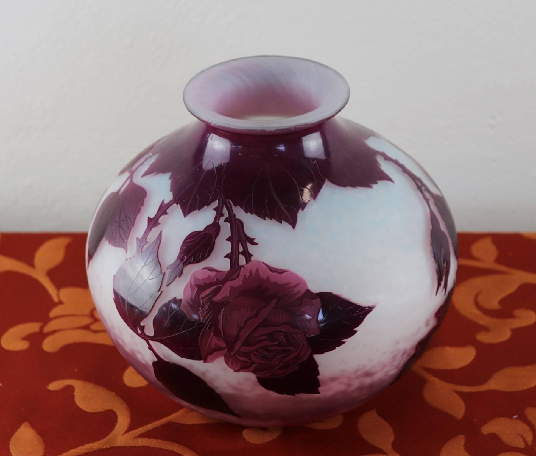 20e siècle Français par Andre Delatte pour Nancy Vase Camée Art Nouveau Excellent état à Casale Monferrato, IT