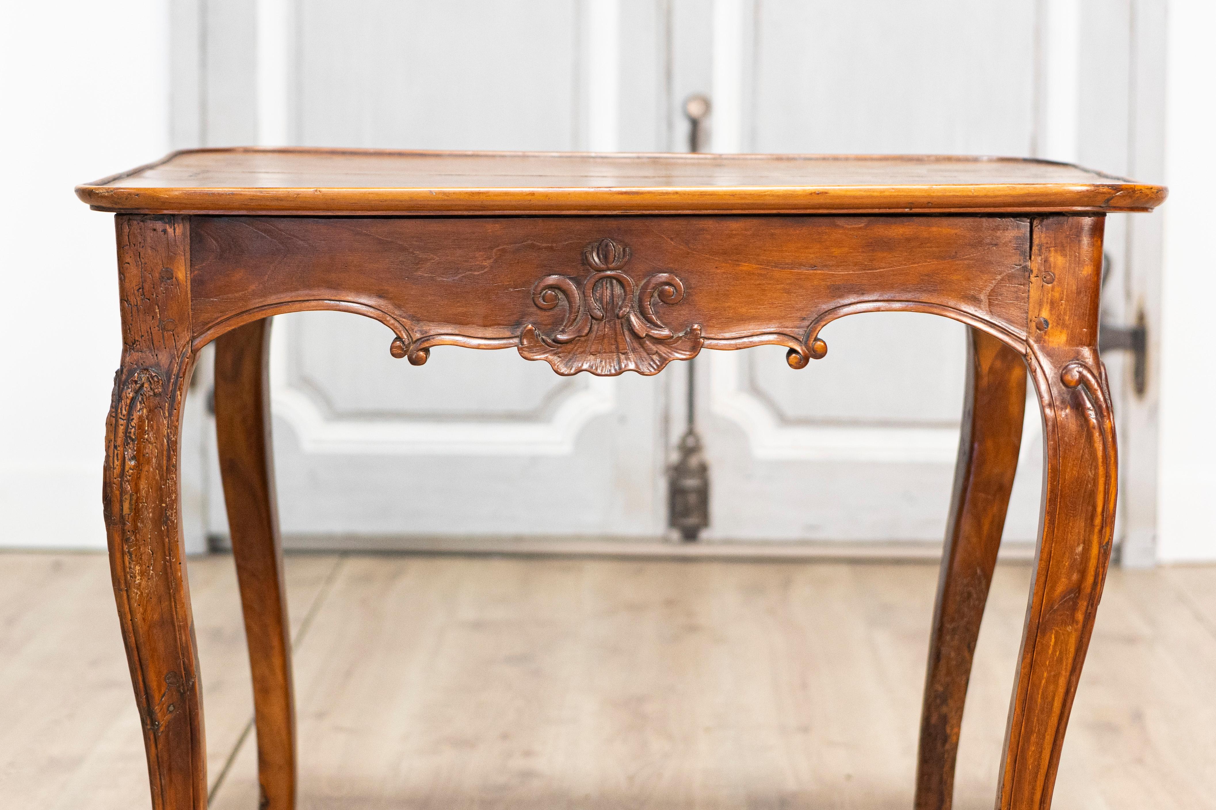 Mesa de cabaret francesa del siglo XX en venta 1