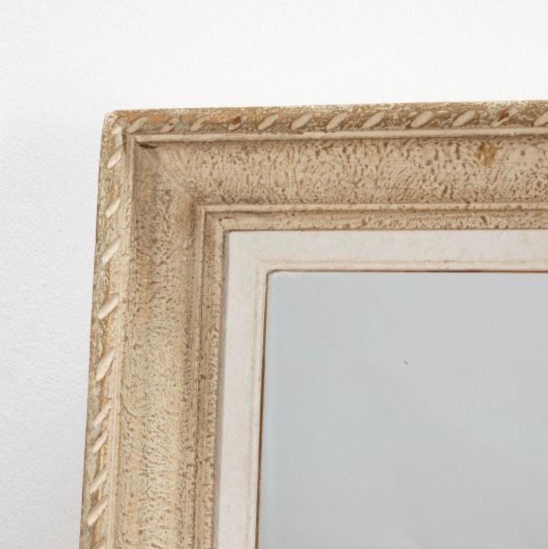 Specchio francese con cornice intagliata e vernice originale