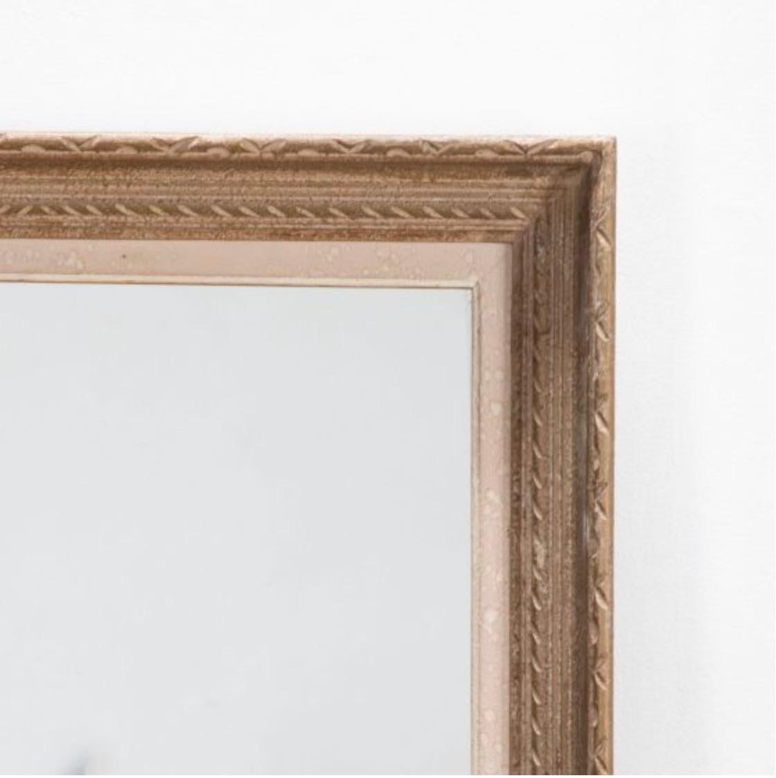 Specchio francese con cornice intagliata e vernice originale