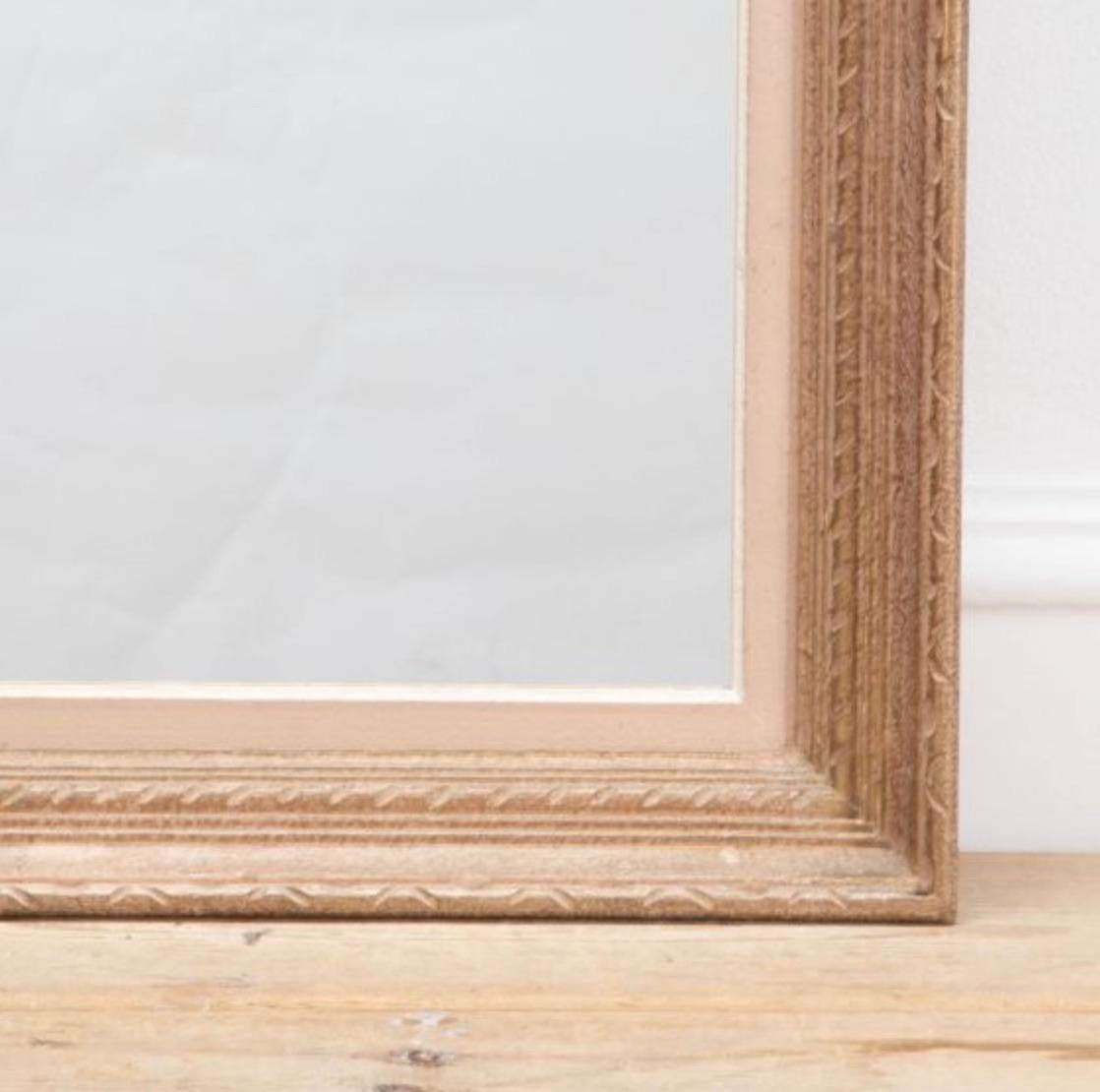 Specchio francese con cornice intagliata e vernice originale