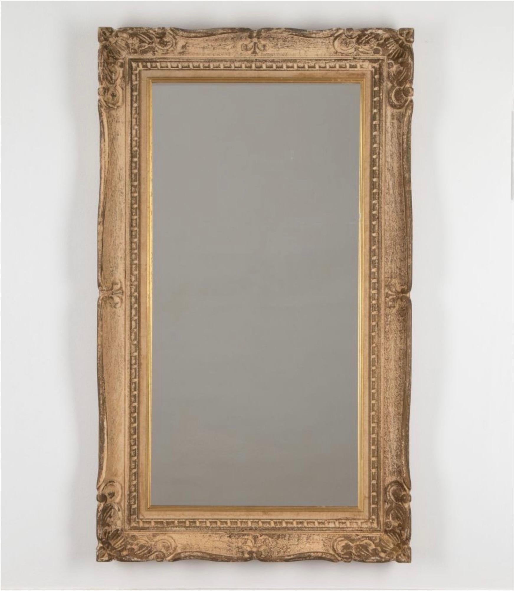 French 20th Century carved framed mirror in original paint.
Circa 1930.