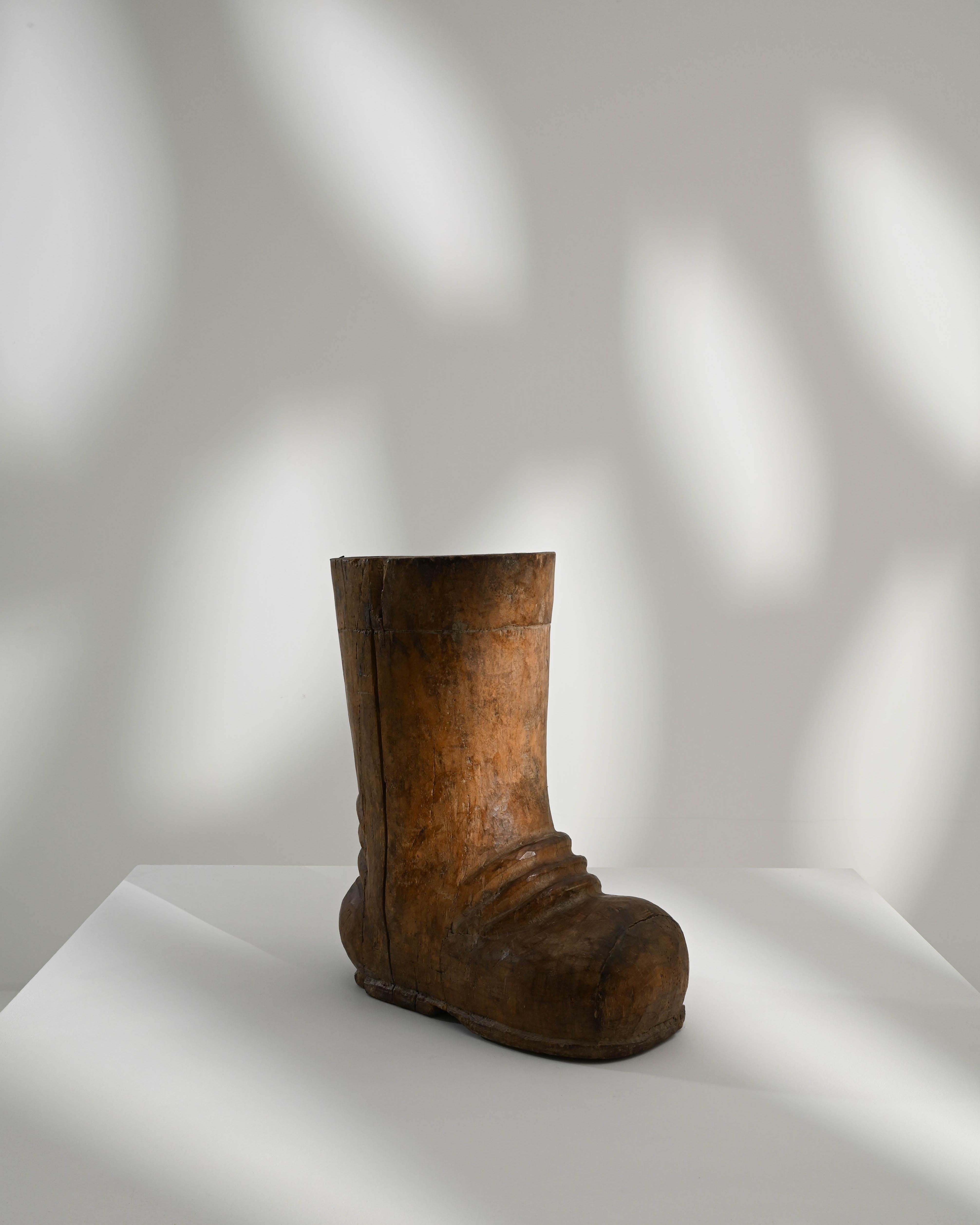 20th Century French Carved Wooden Boot Decoration For Sale 1