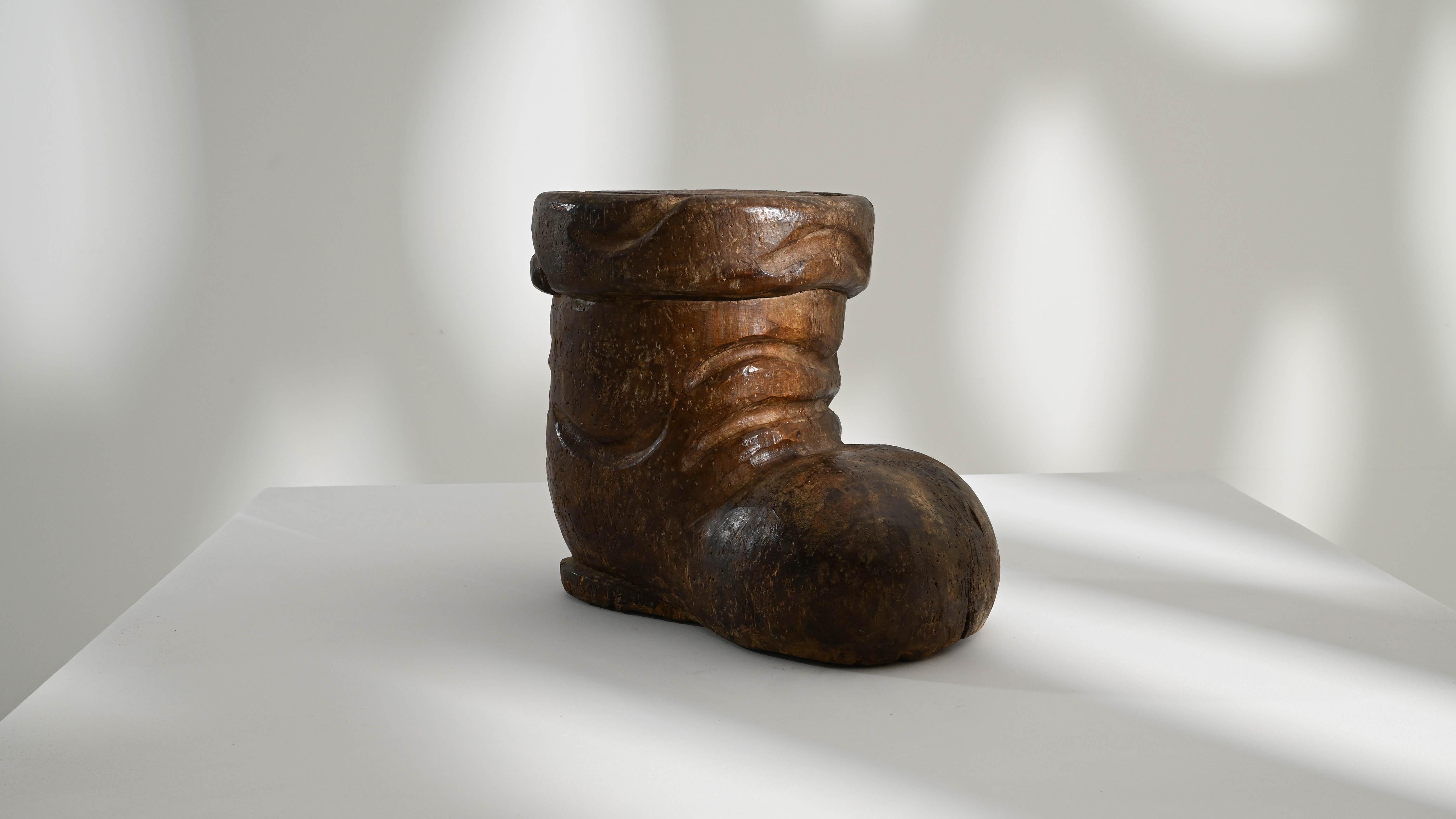 20ième siècle Décoration française de bottes en bois sculpté du 20ème siècle en vente