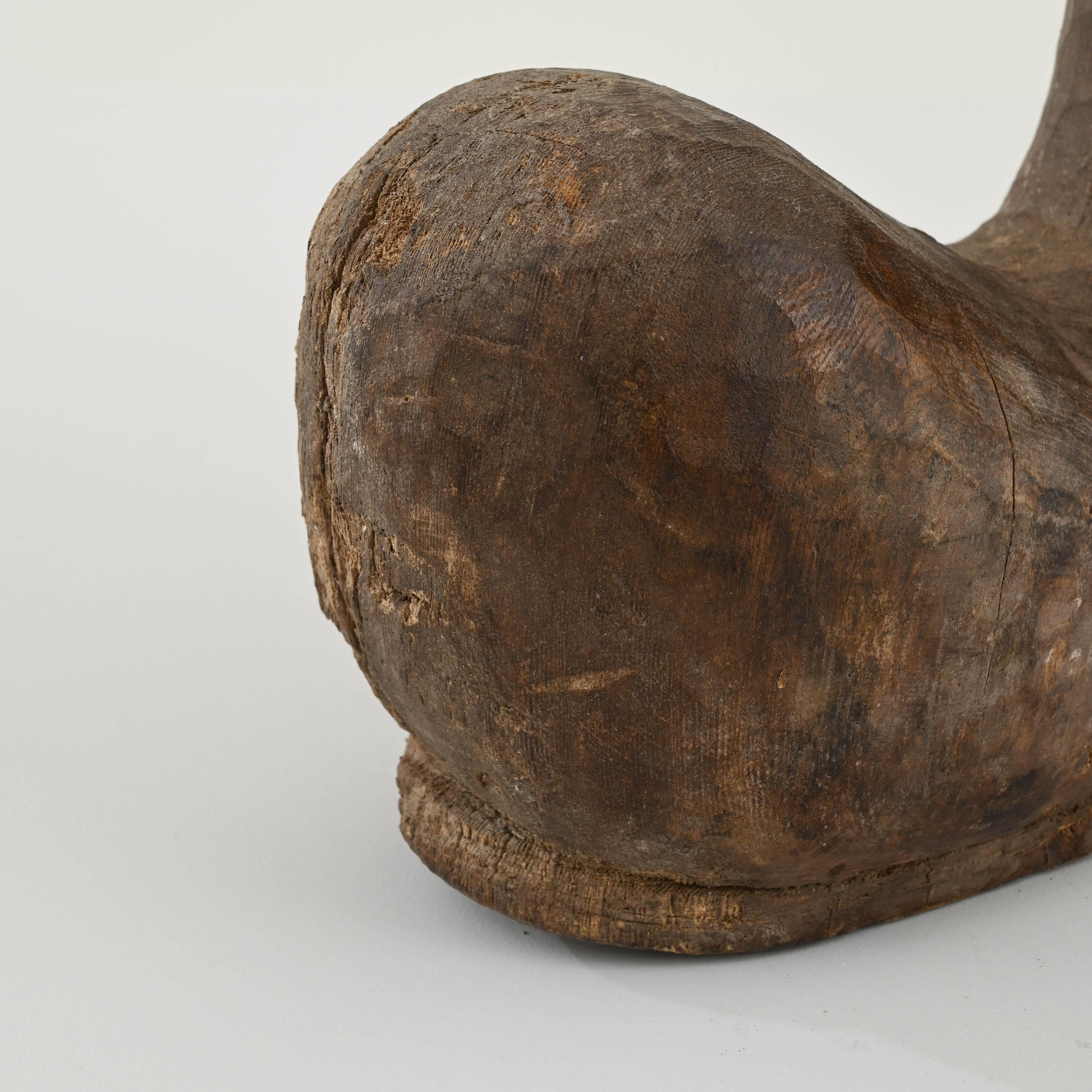 Adorno de bota de madera tallada francesa del siglo XX en venta 2