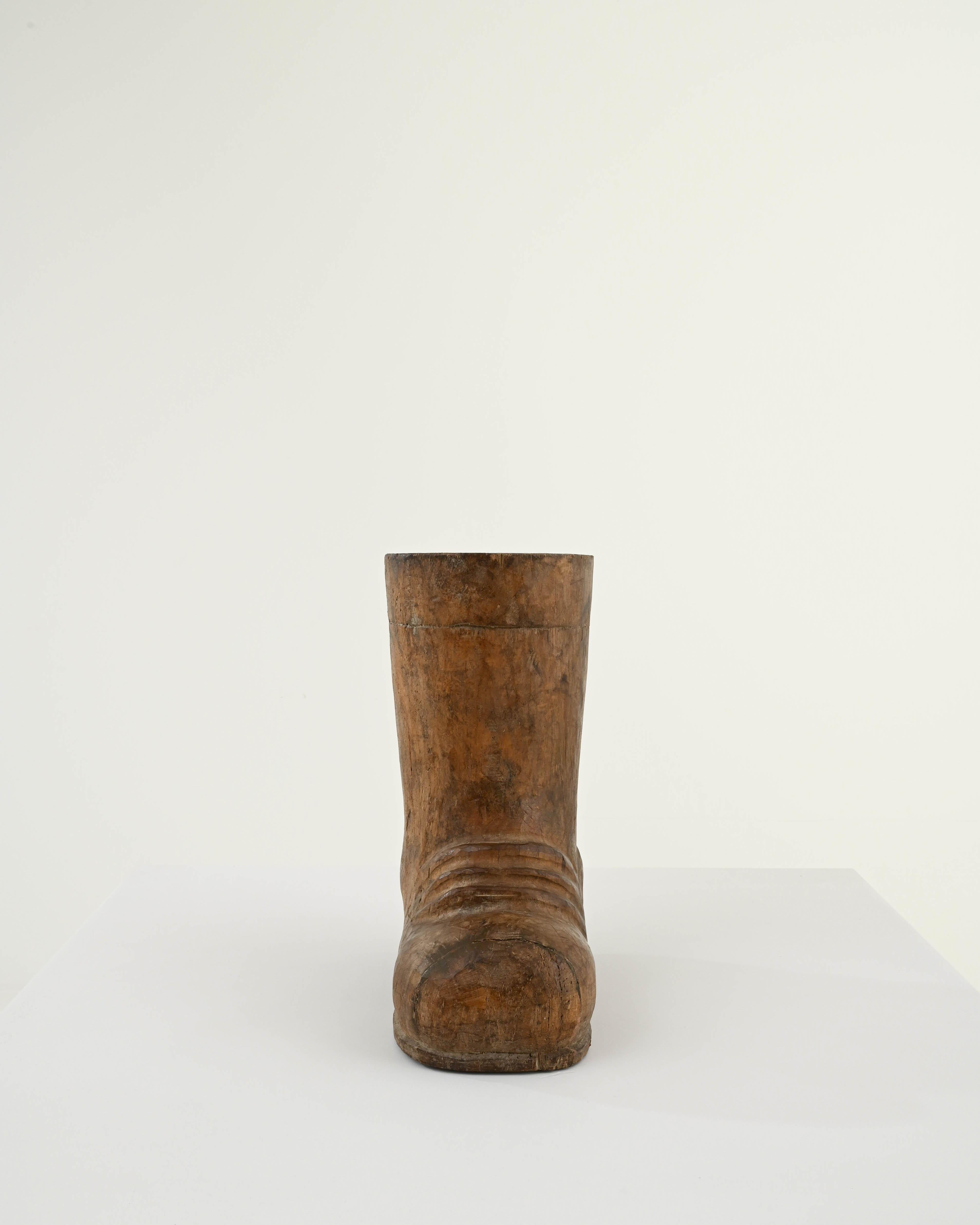 20th Century French Carved Wooden Boot Decoration For Sale 5