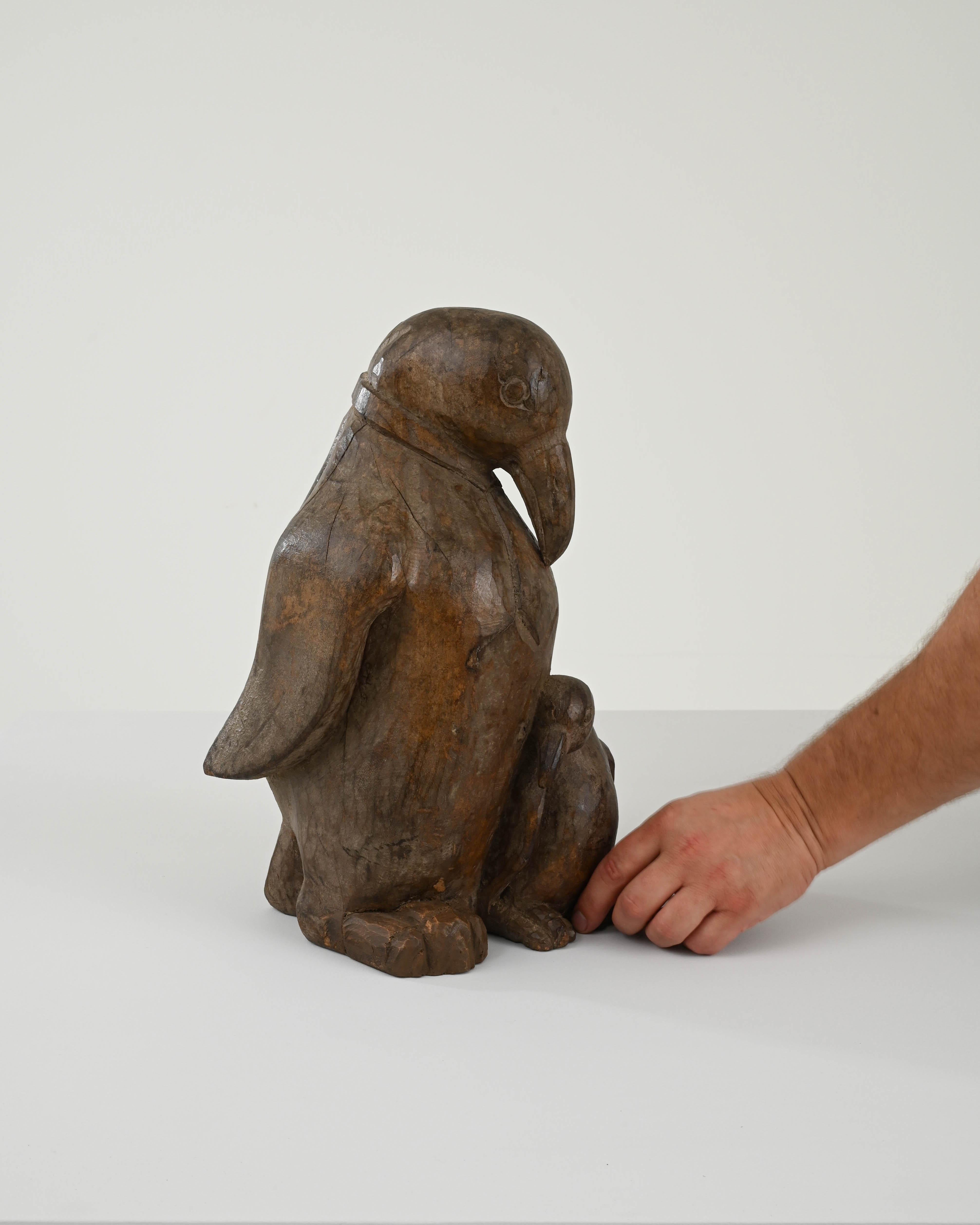 20th Century French Carved Wooden Penguin with Baby For Sale 1