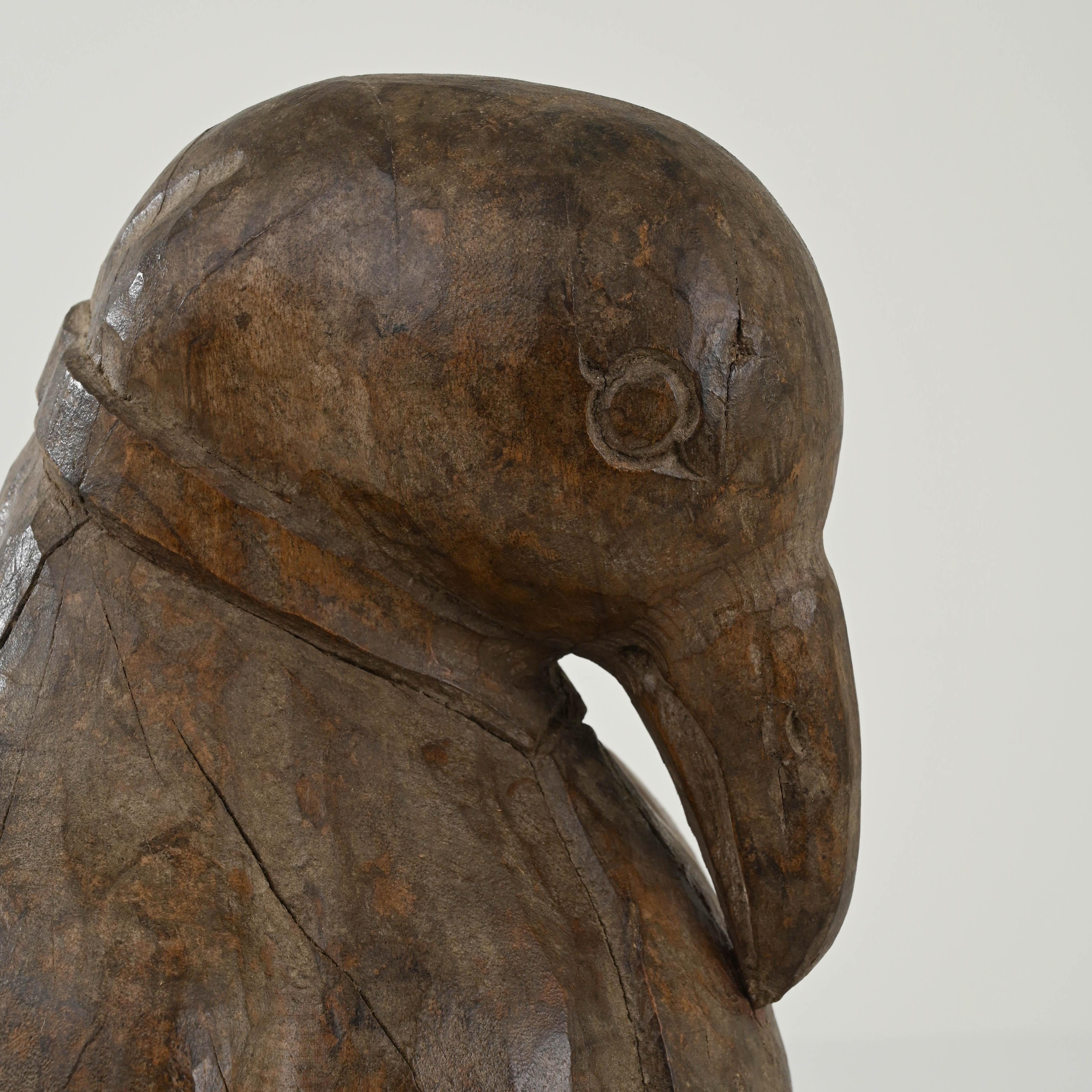 Penguin français du 20ème siècle en bois sculpté avec bébé en vente 1