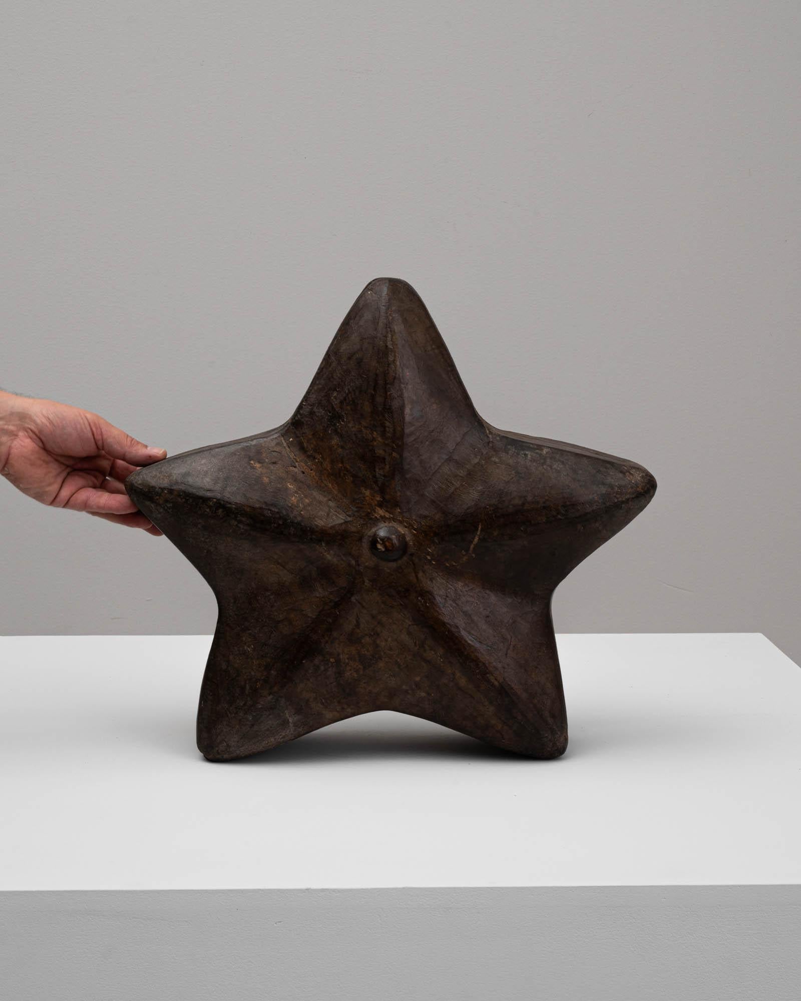 20th Century French Carved Wooden Star Decoration For Sale 4