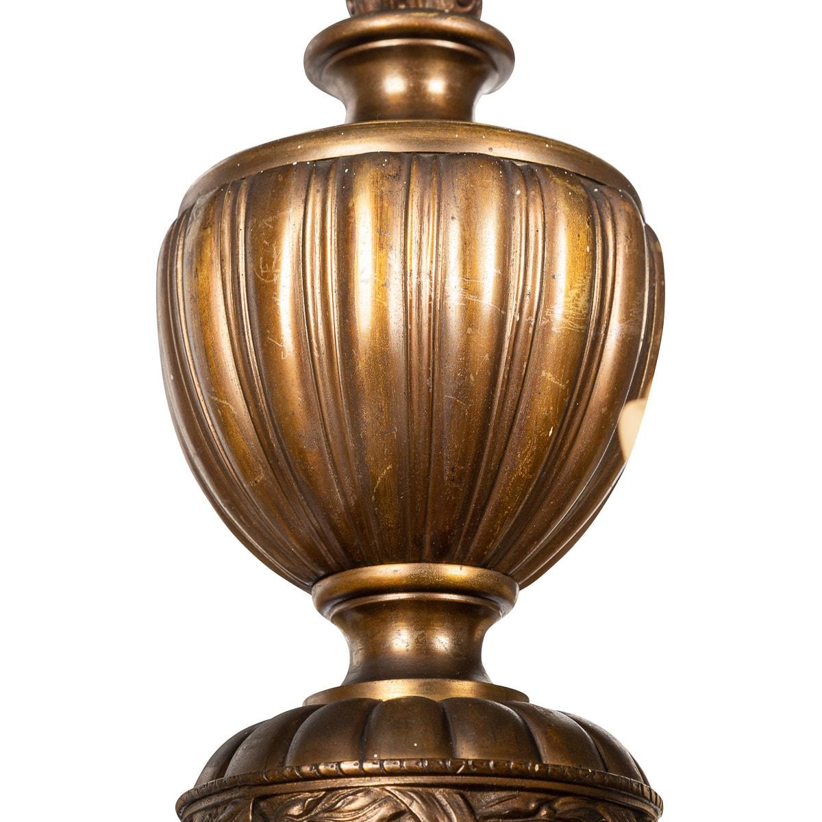 Französischer Kronleuchter aus Bronzeguss und Alabaster des 20. Jahrhunderts, um 1900 im Angebot 3