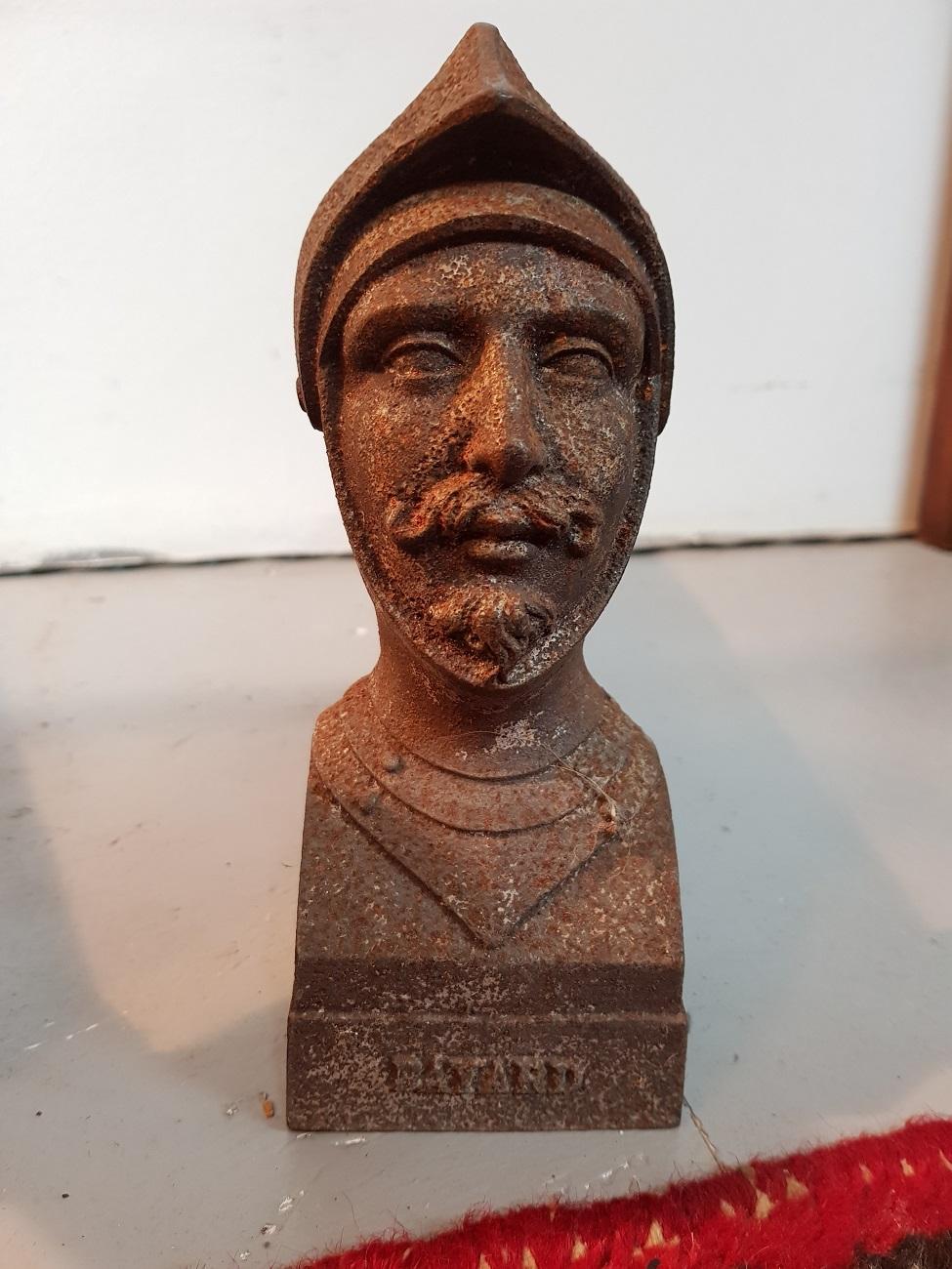 20th Century French Cast Iron Andirons with Busts of the Knight Bayard In Good Condition In Raalte, NL