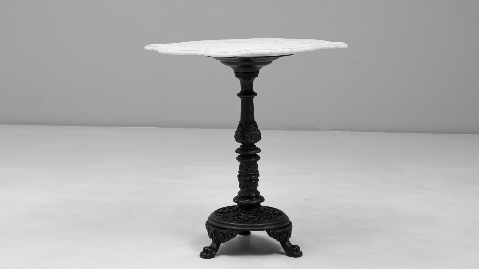 Table de bistrot en fonte française du 20e siècle avec plateau en marbre en vente 1