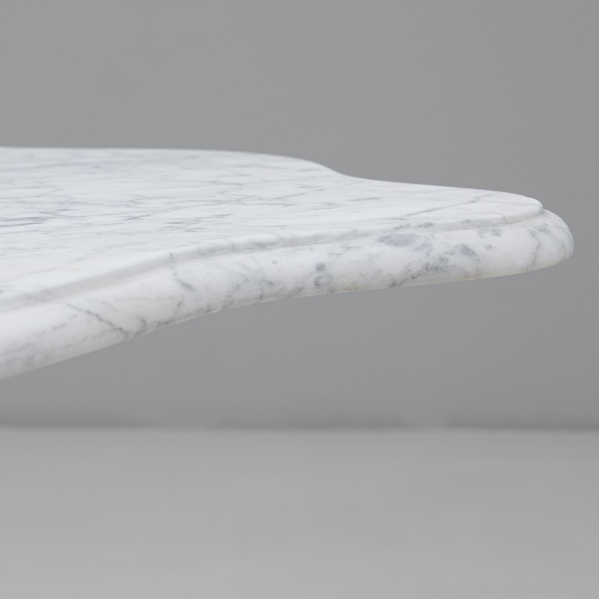 Table de bistrot en fonte française du 20e si�ècle avec plateau en marbre en vente 2