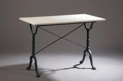 Table d'établi en fonte française du 20ème siècle avec plateau en marbre blanc