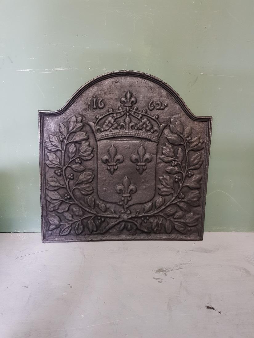 Heavy cast iron French fireback with image of the family crest of 