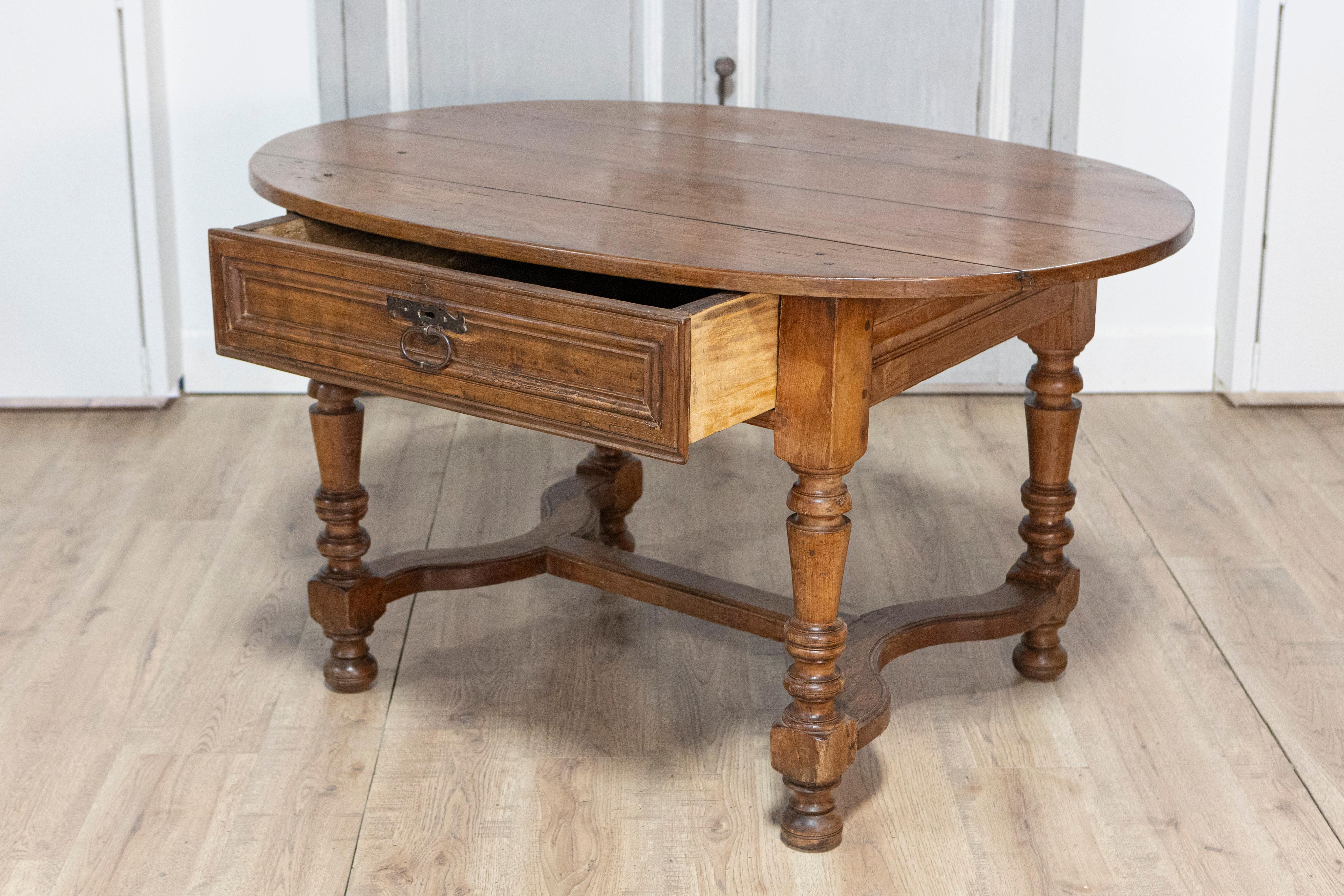 Table centrale française du 20e siècle Bon état - En vente à Atlanta, GA