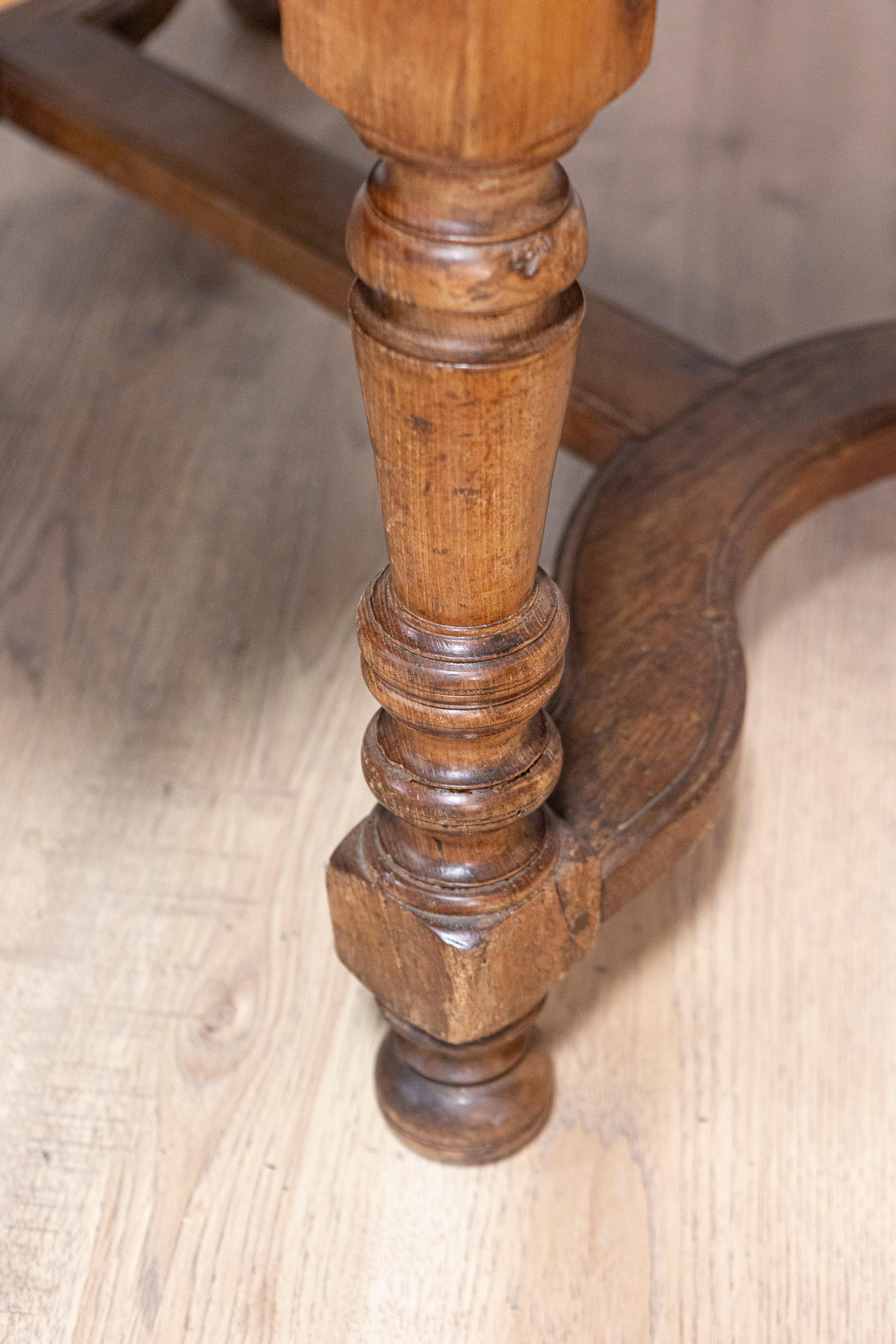 Noyer Table centrale française du 20e siècle en vente