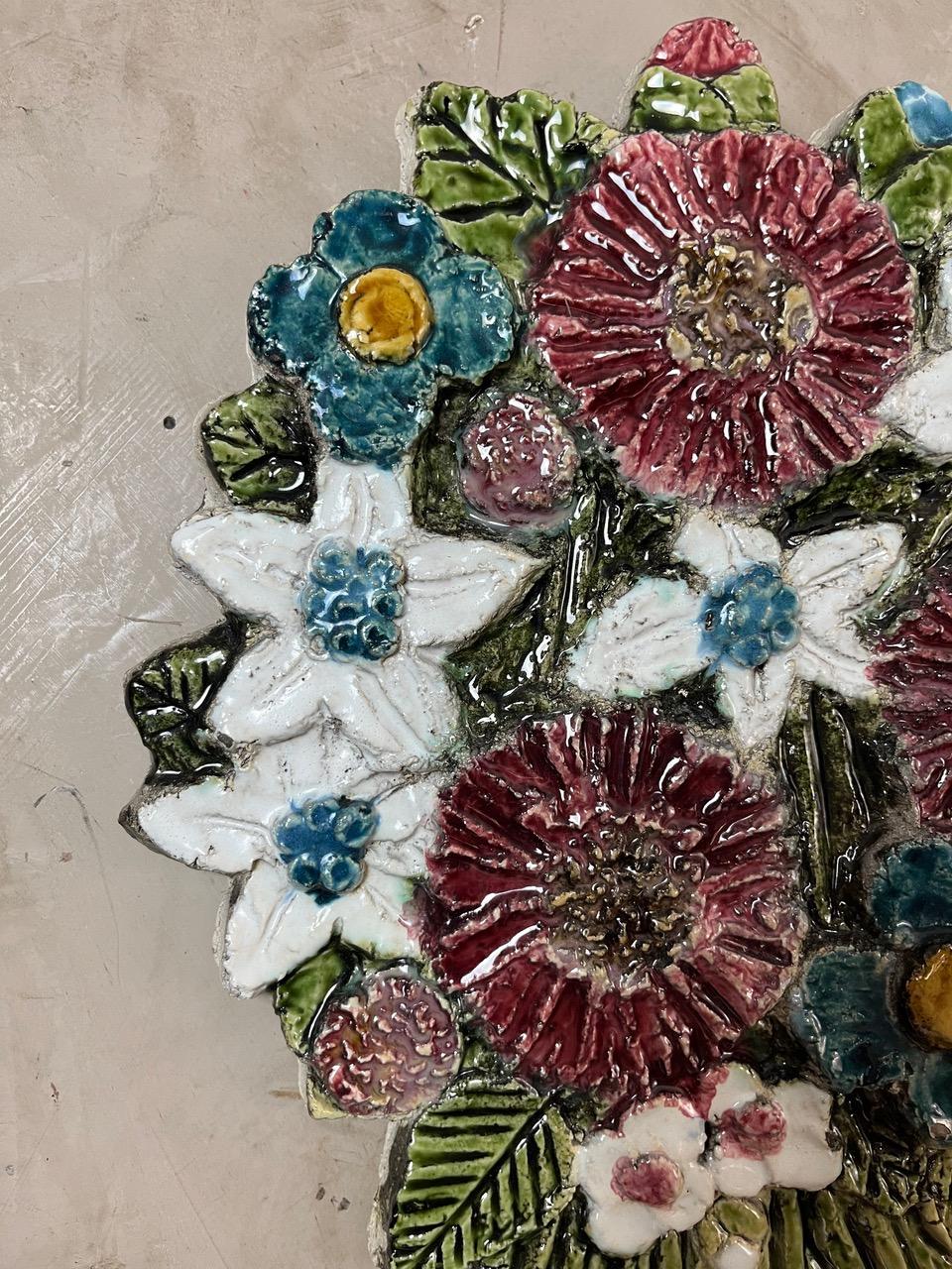 20. Jahrhundert Französisch Keramik Blumenstrauß Wanddekoration im Angebot 8