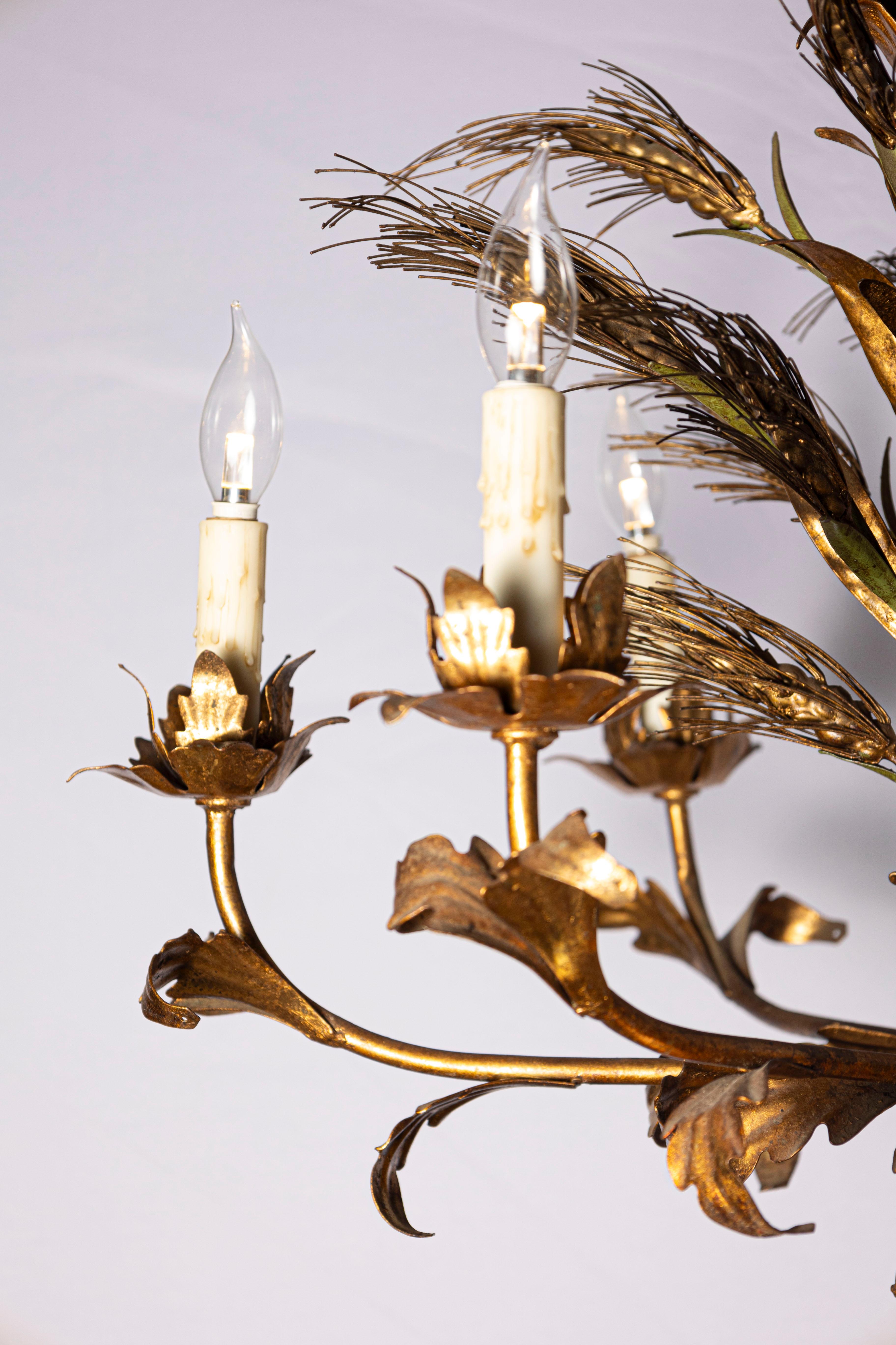 Dorato Lampadario francese del XX secolo - Ispirato a Coco Chanel in vendita