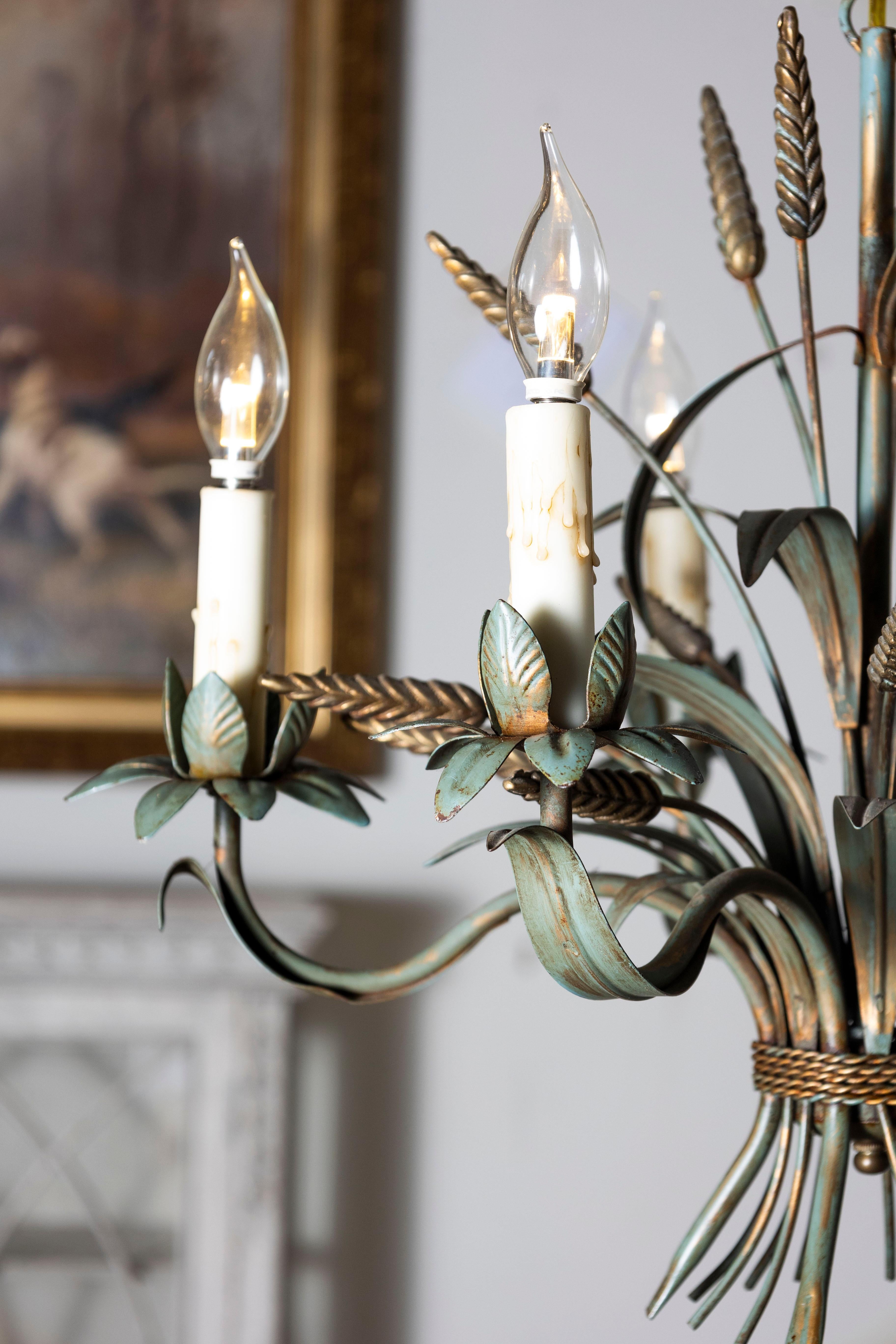 Lustre français du 20ème siècle - Inspiré par Coco Chanel Bon état - En vente à Atlanta, GA