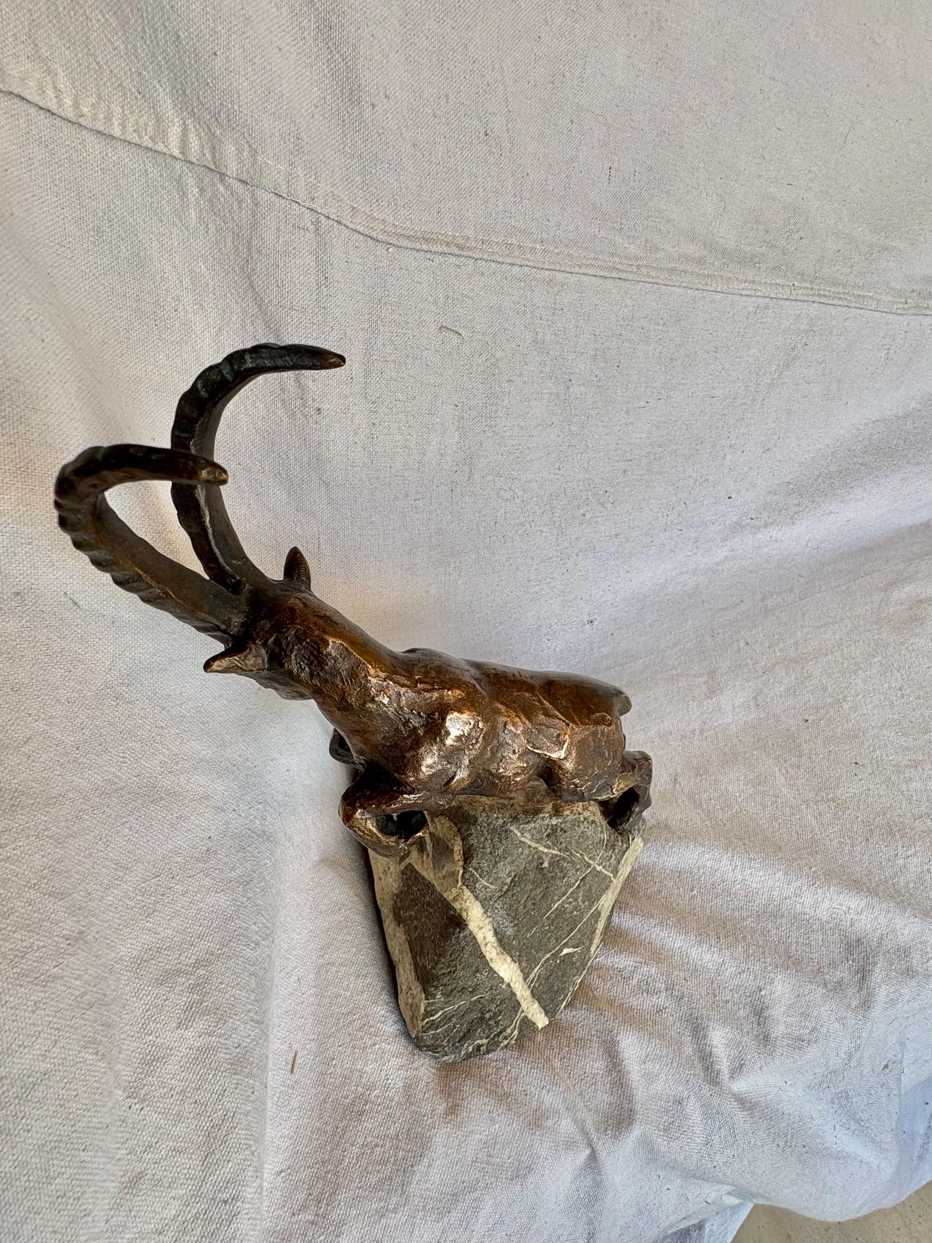 Scultura di stambecco in bronzo di Charles Reussner del XX secolo in vendita 5