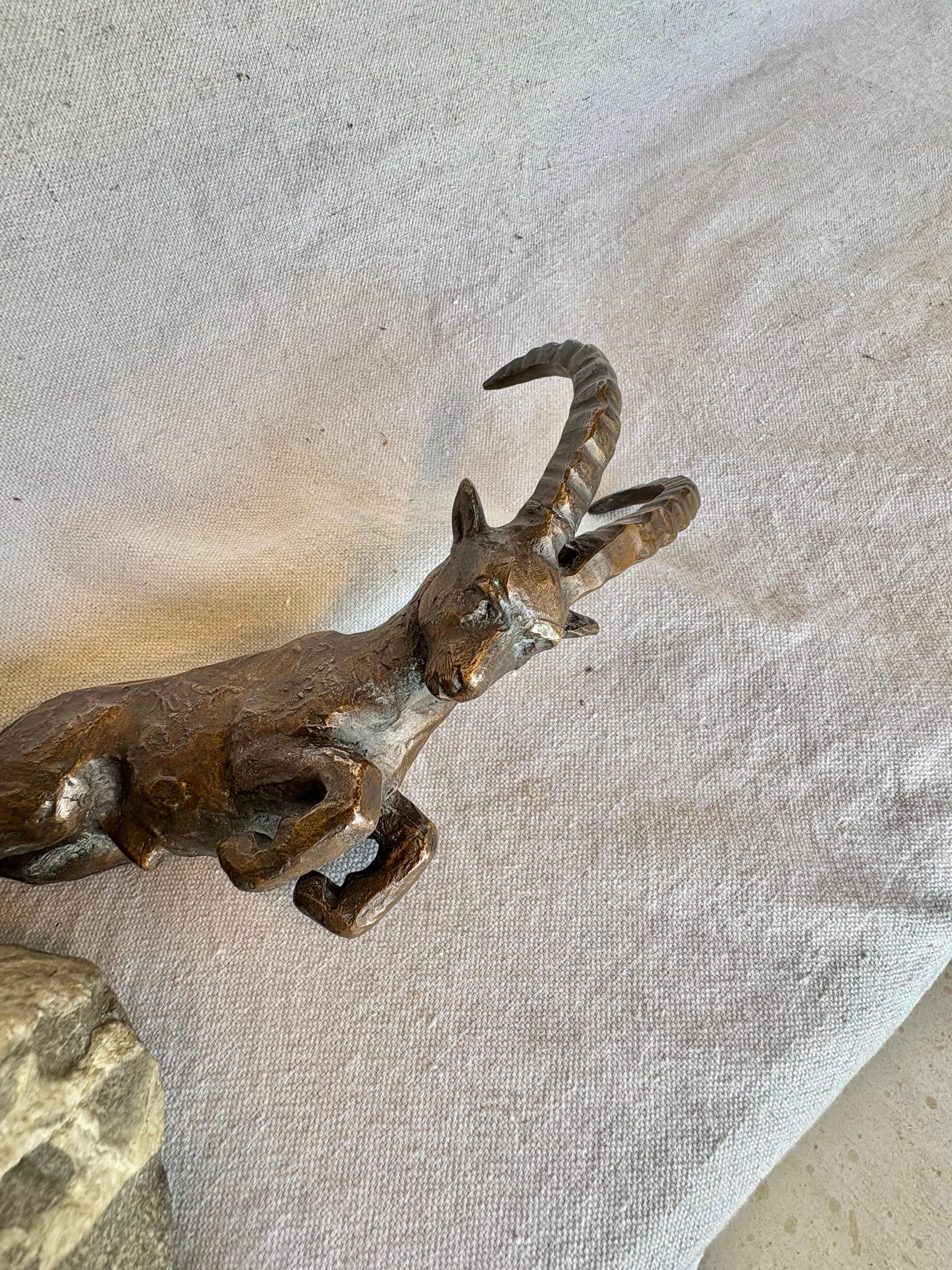 Scultura di stambecco in bronzo di Charles Reussner del XX secolo in vendita 9